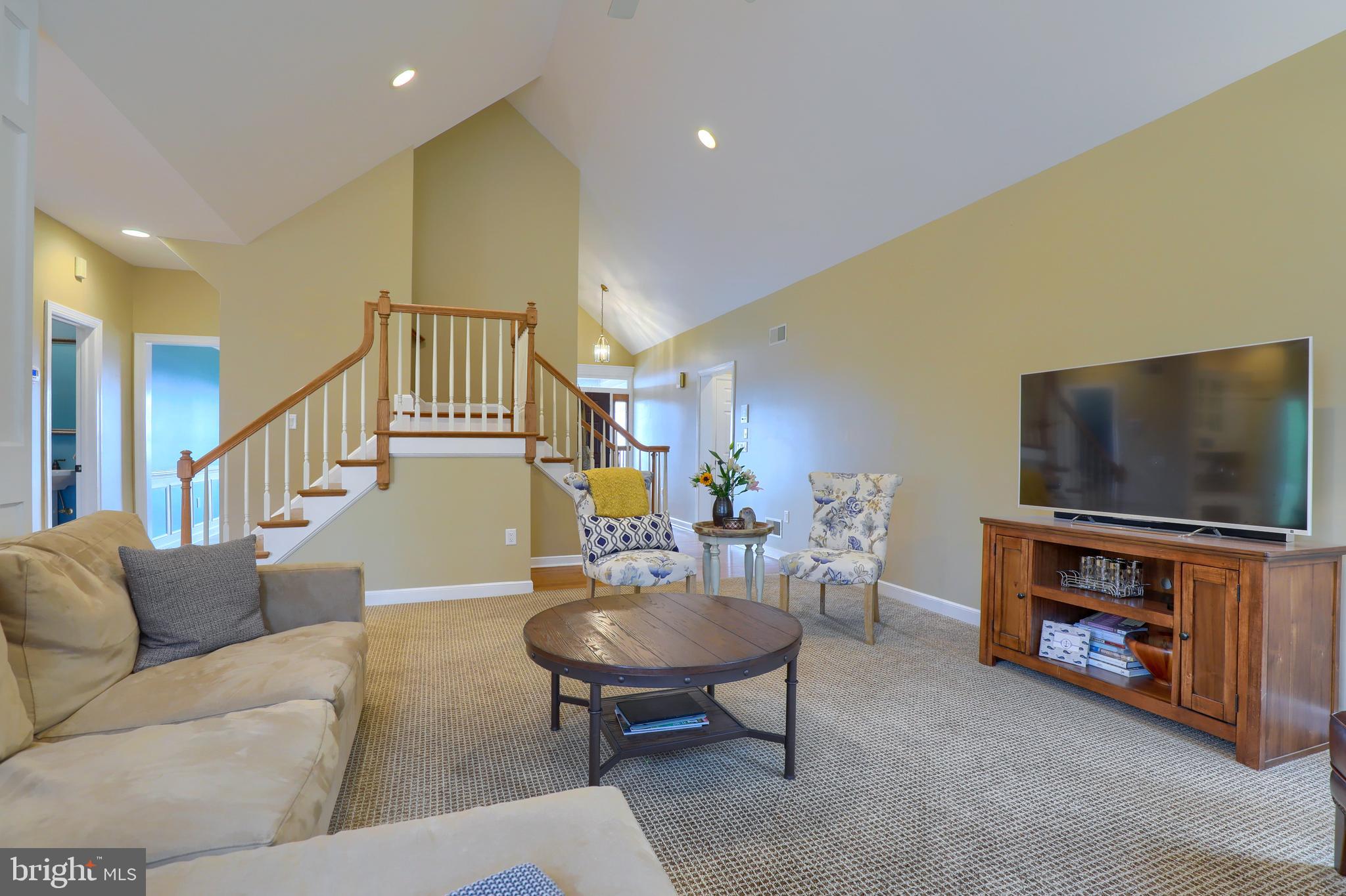 WOODLAND HILLS - Residential