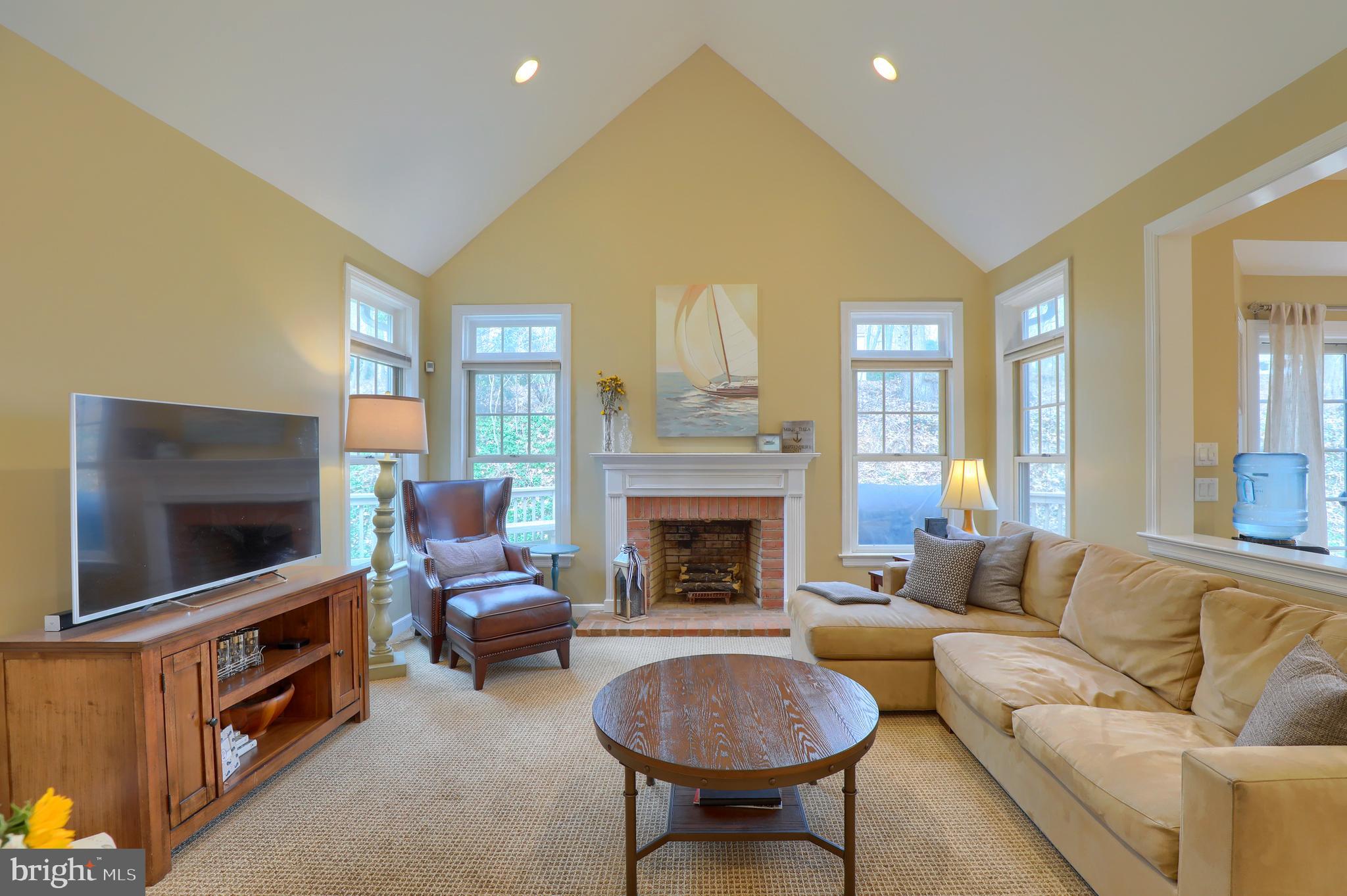 WOODLAND HILLS - Residential