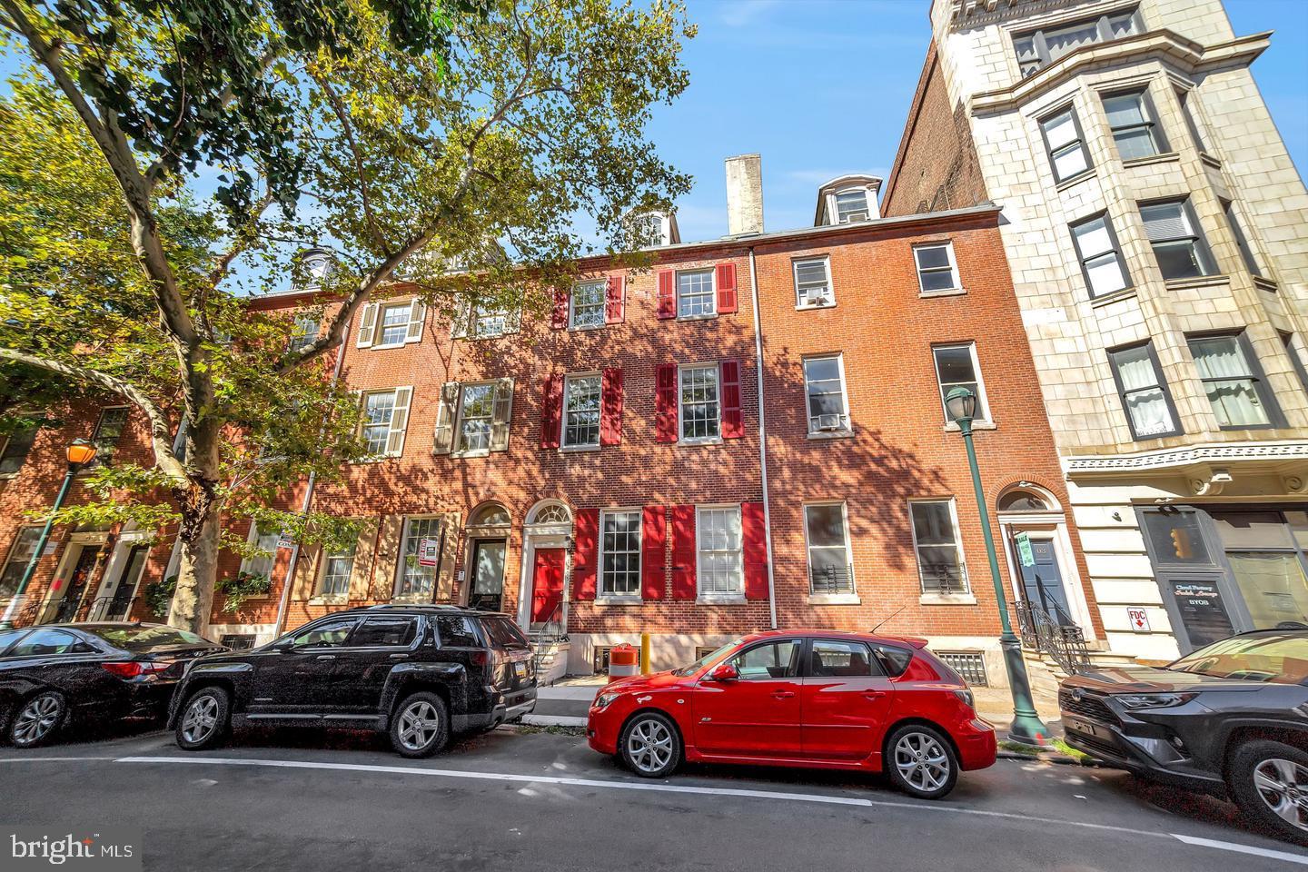 Welcome to this charming 1 bedroom 1 bathroom condo in prime Washington West location. Beautiful hardwood floors throughout, exposed brick, open kitchen, living and dining area, high vaulted ceilings, recessed lights, private in unit laundry, bright and sunny and large storage unit in basement. Ideal location close to most of Philly's best restaurants, bars, coffee shops, Whole Foods, and much more. Just a short walk to Jefferson, Penn and close to all other hospitals, universities, and the business district. 1205 Spruce is a well maintained boutique brownstone with reasonable fees. Schedule your tour today!!
