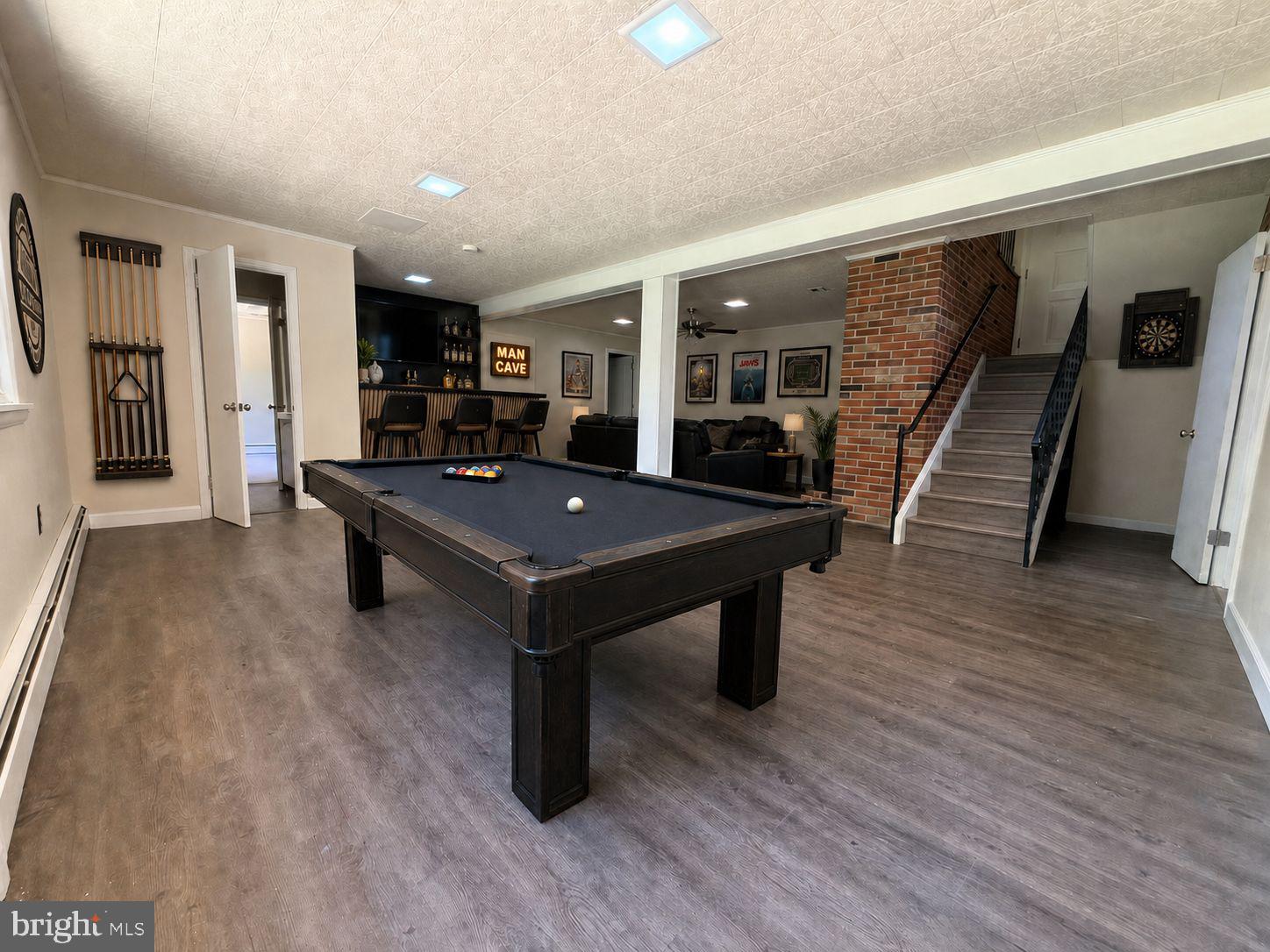 NOB HILL ESTATES - Residential
