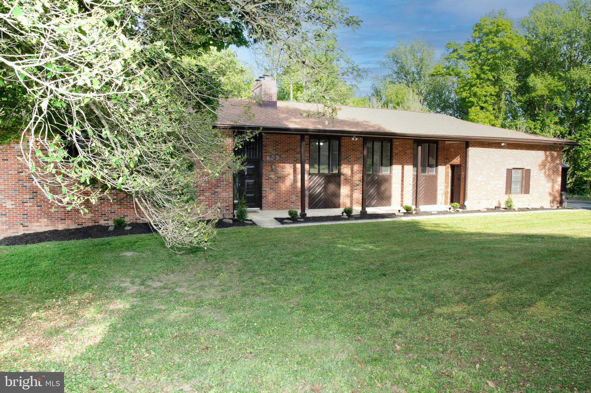 NOB HILL ESTATES - Residential