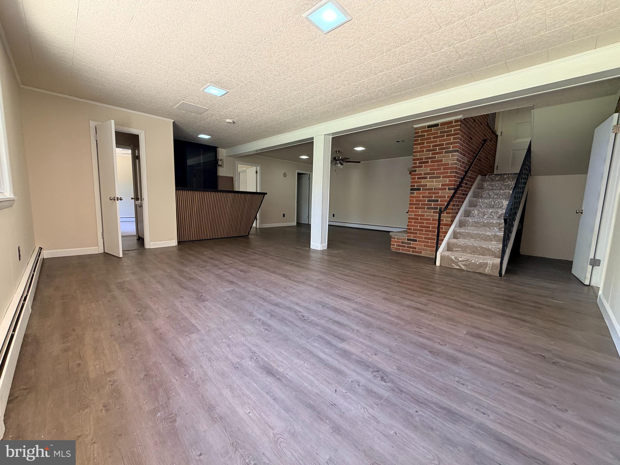 NOB HILL ESTATES - Residential