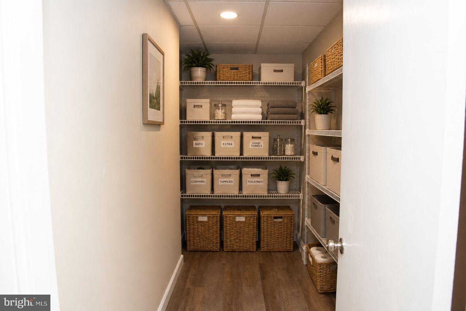 NOB HILL ESTATES - Residential