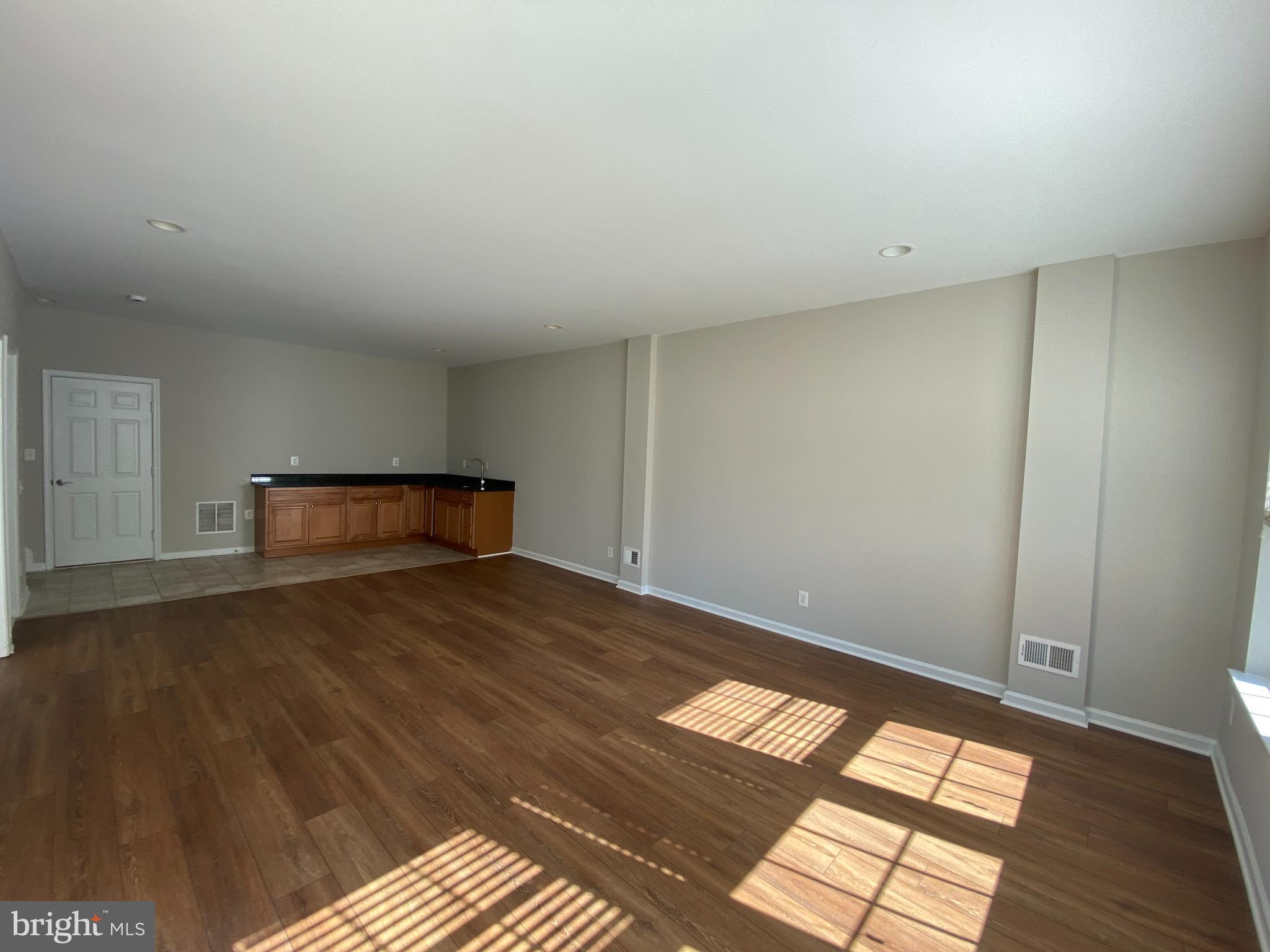 EAST GATE - Residential Lease