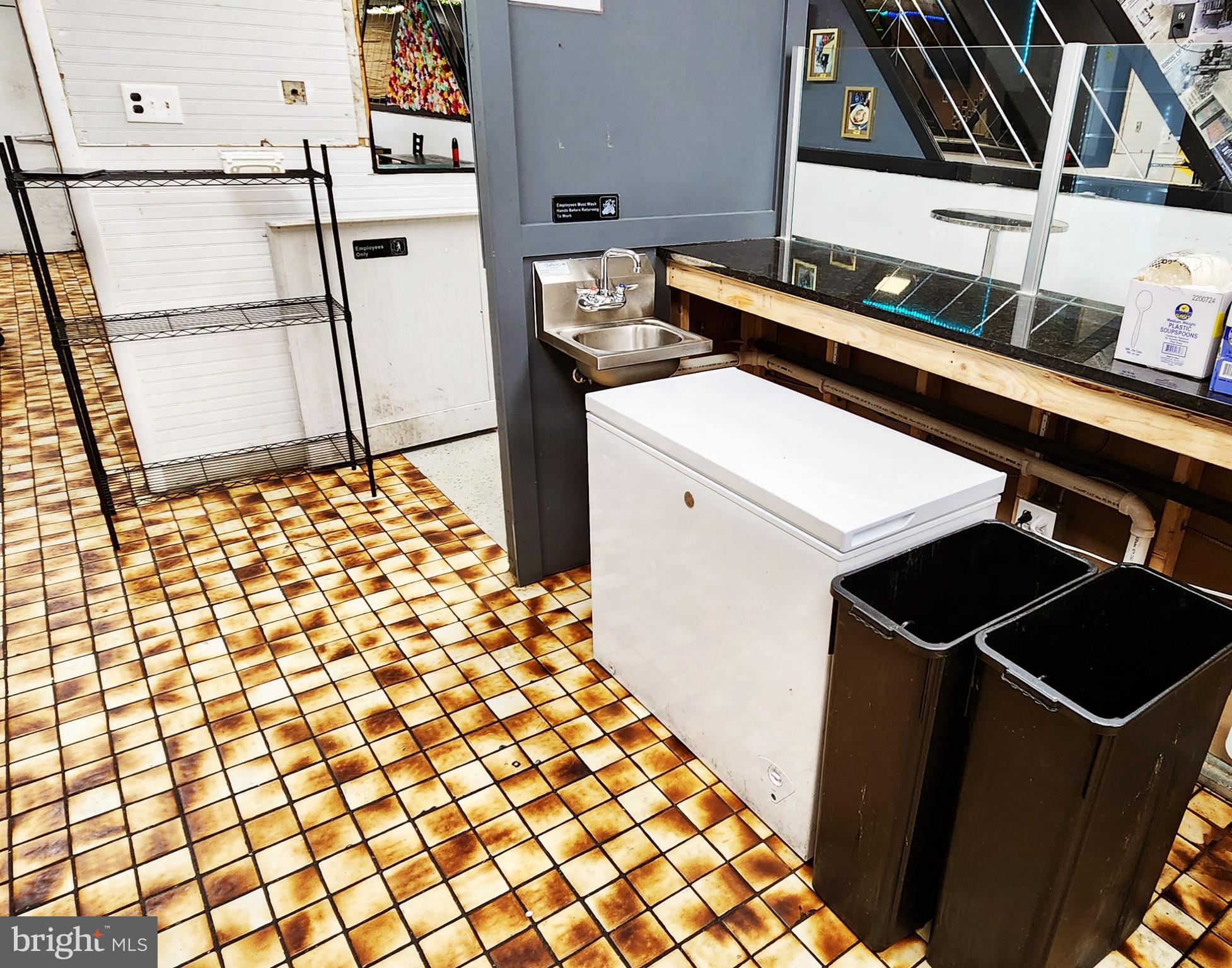 SOUTH STREET - Commercial Lease