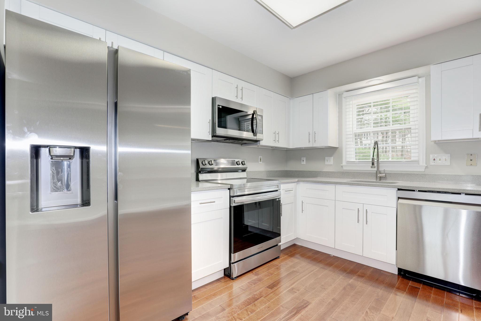 HOLLY POINTE - Residential Lease