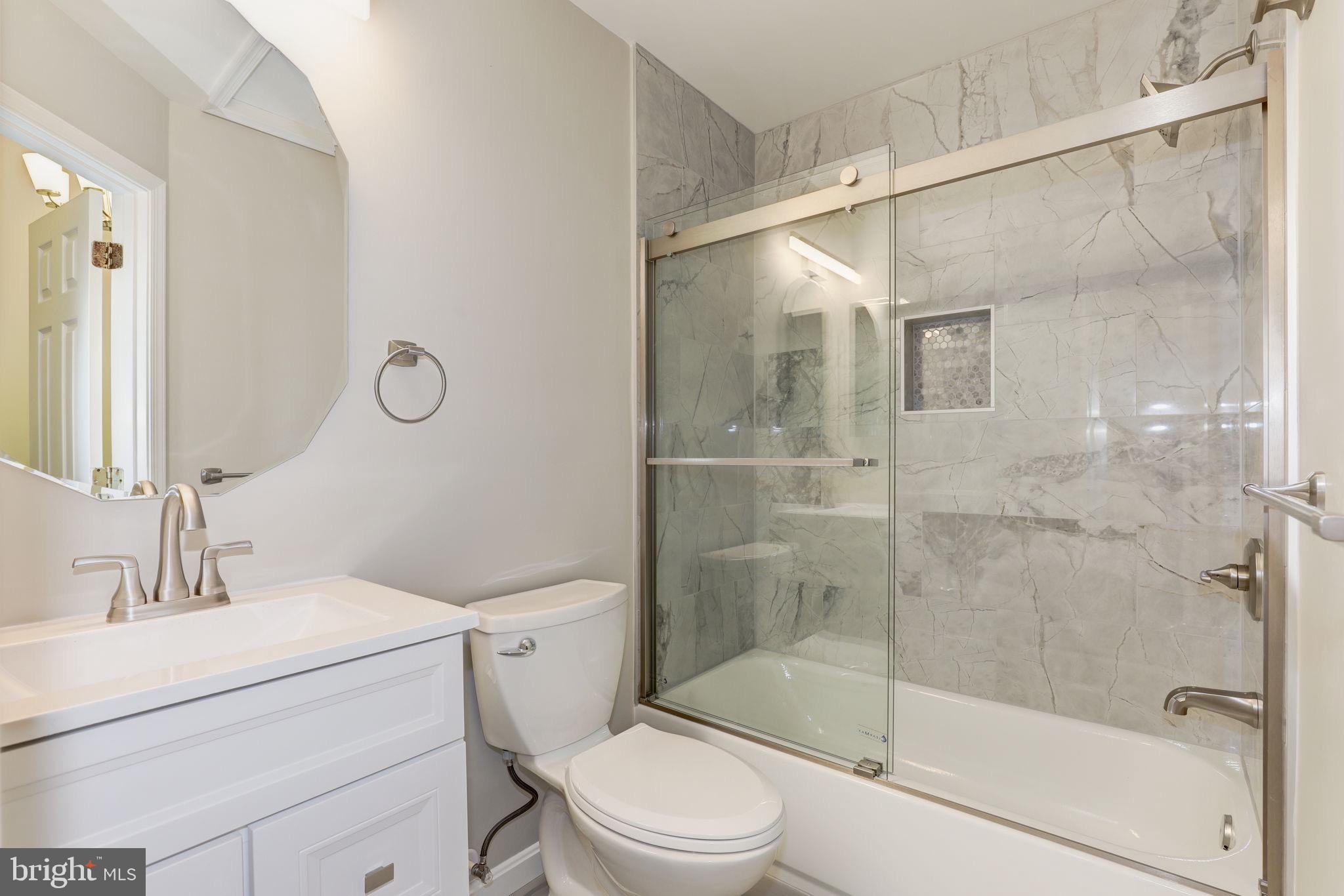 HOLLY POINTE - Residential Lease