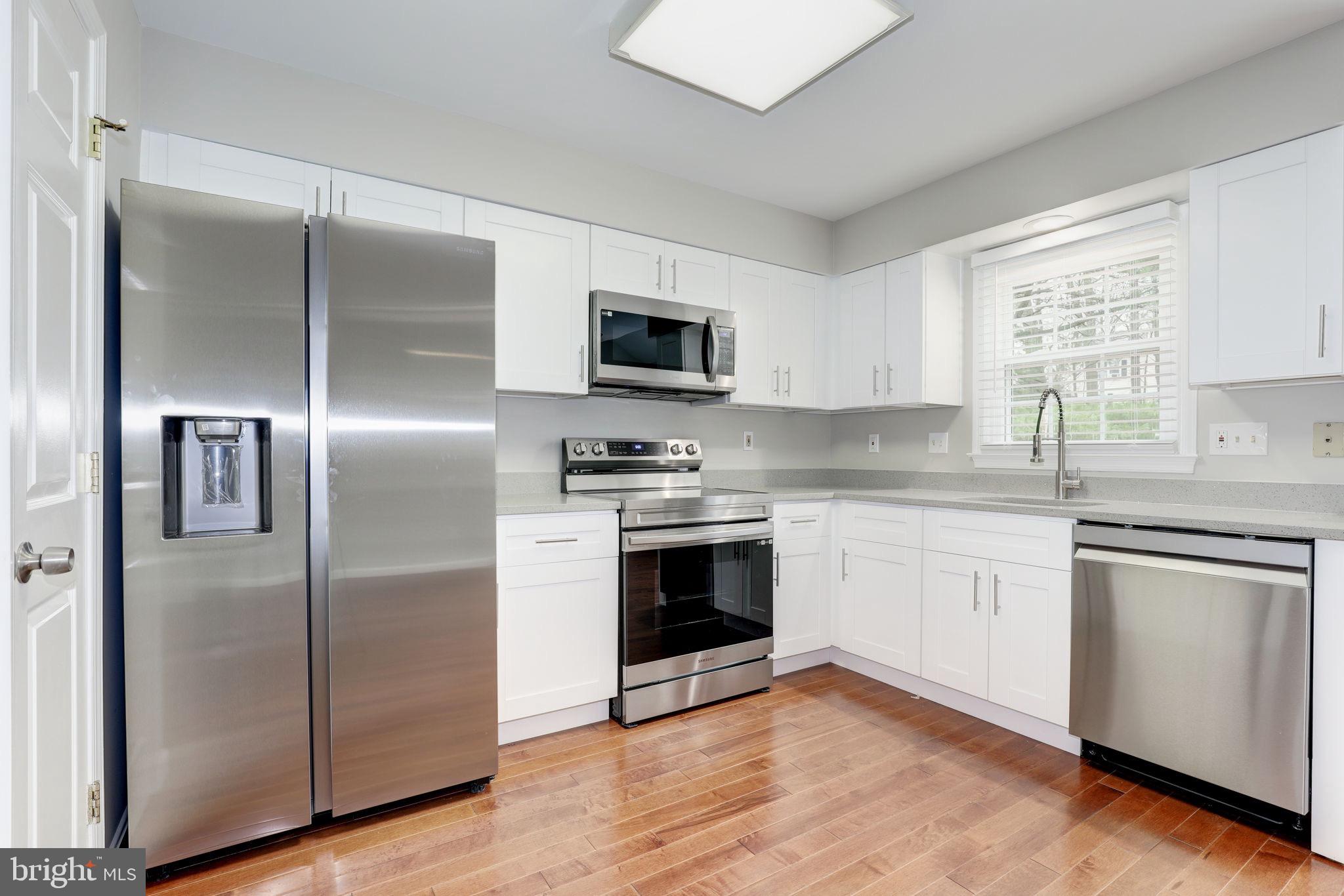 HOLLY POINTE - Residential Lease