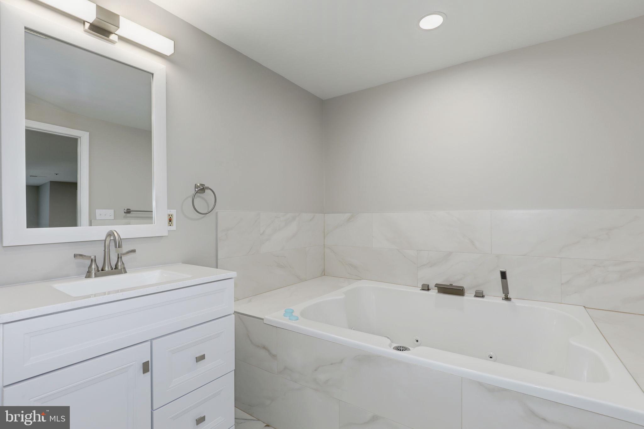 HOLLY POINTE - Residential Lease