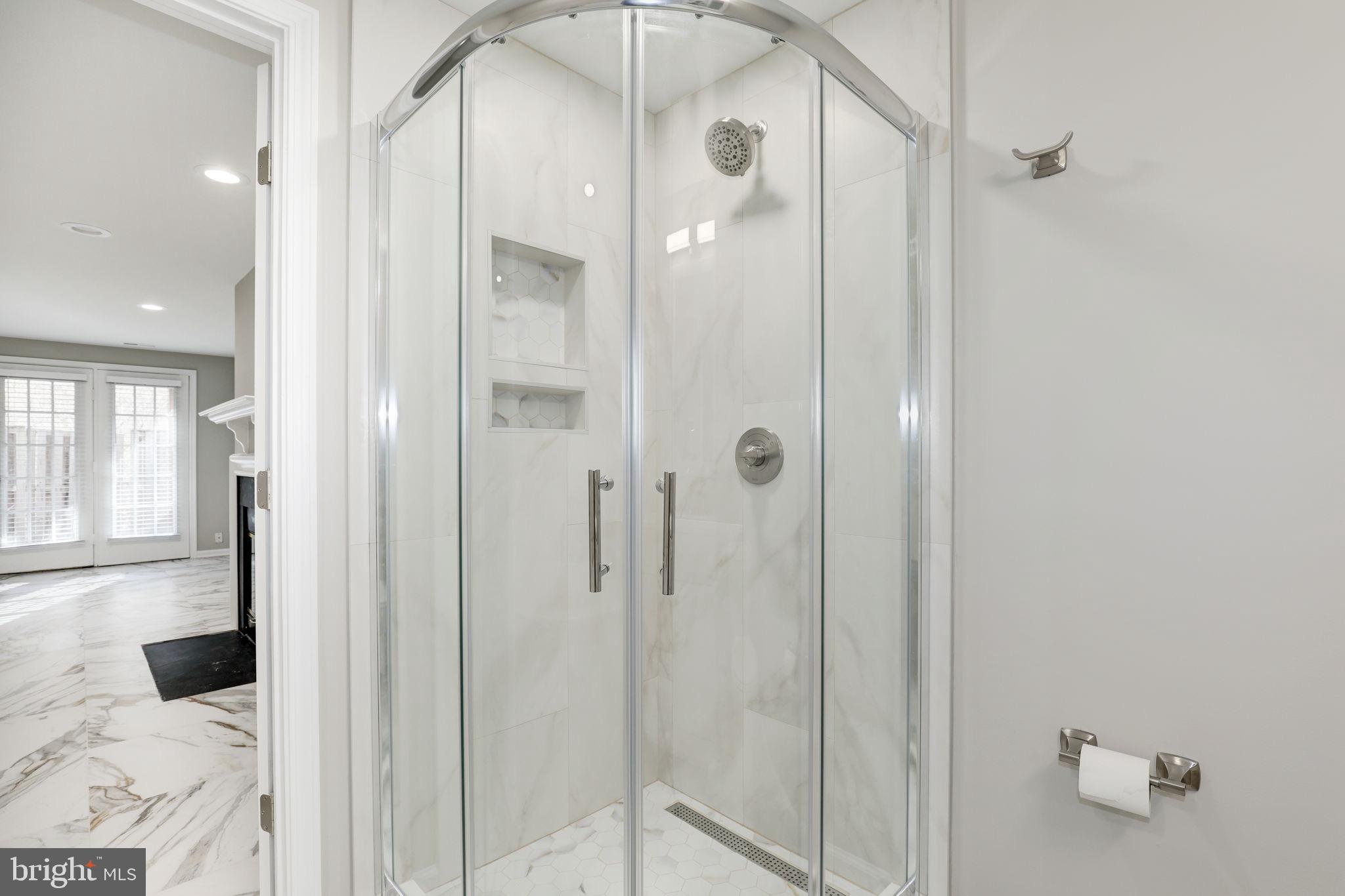 HOLLY POINTE - Residential Lease