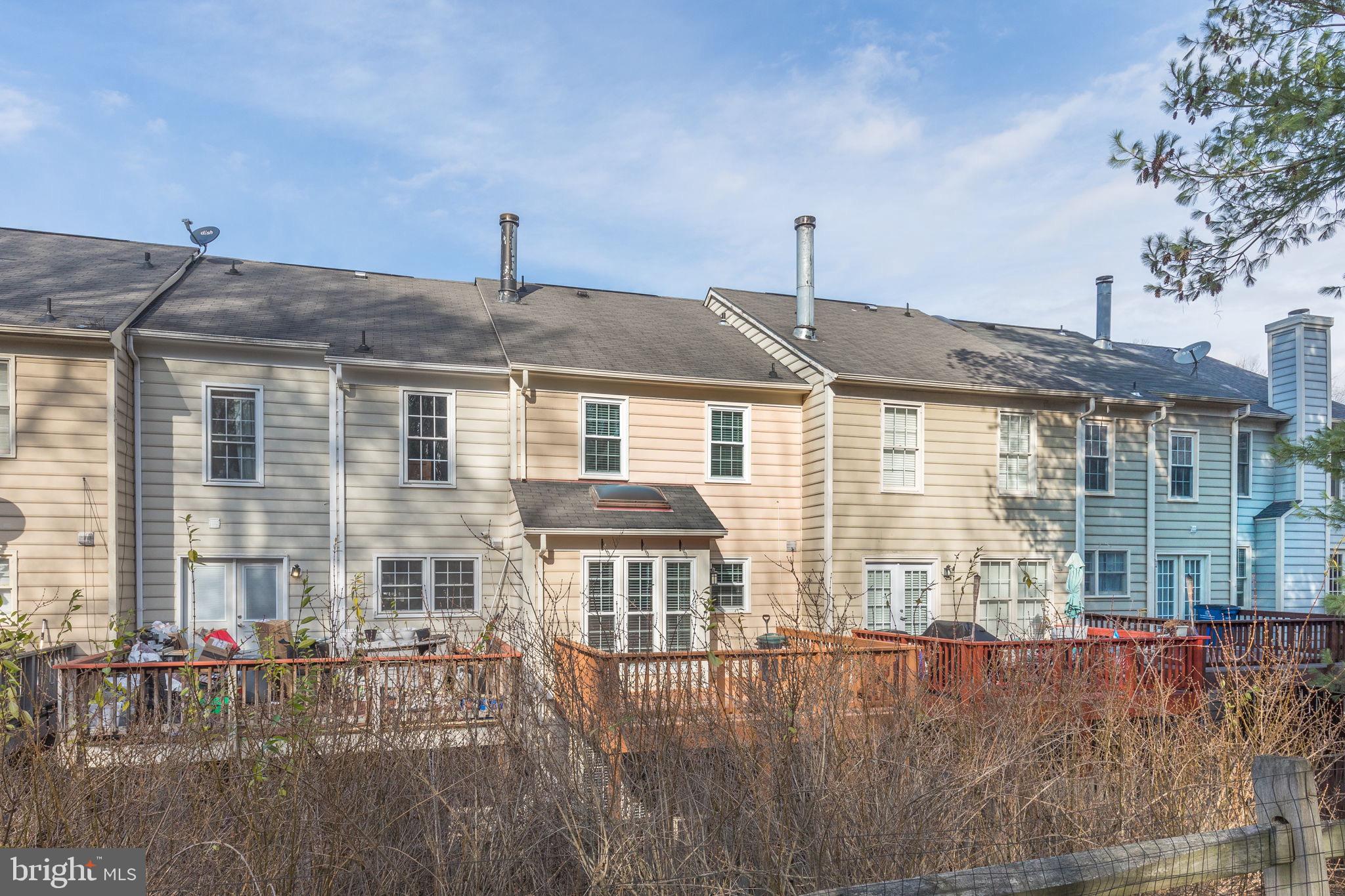 HOLLY POINTE - Residential Lease