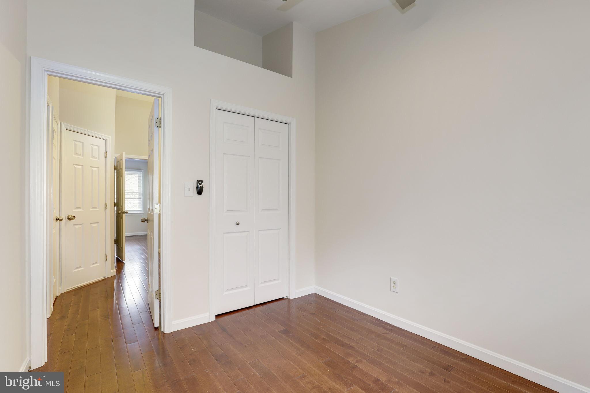 HOLLY POINTE - Residential Lease