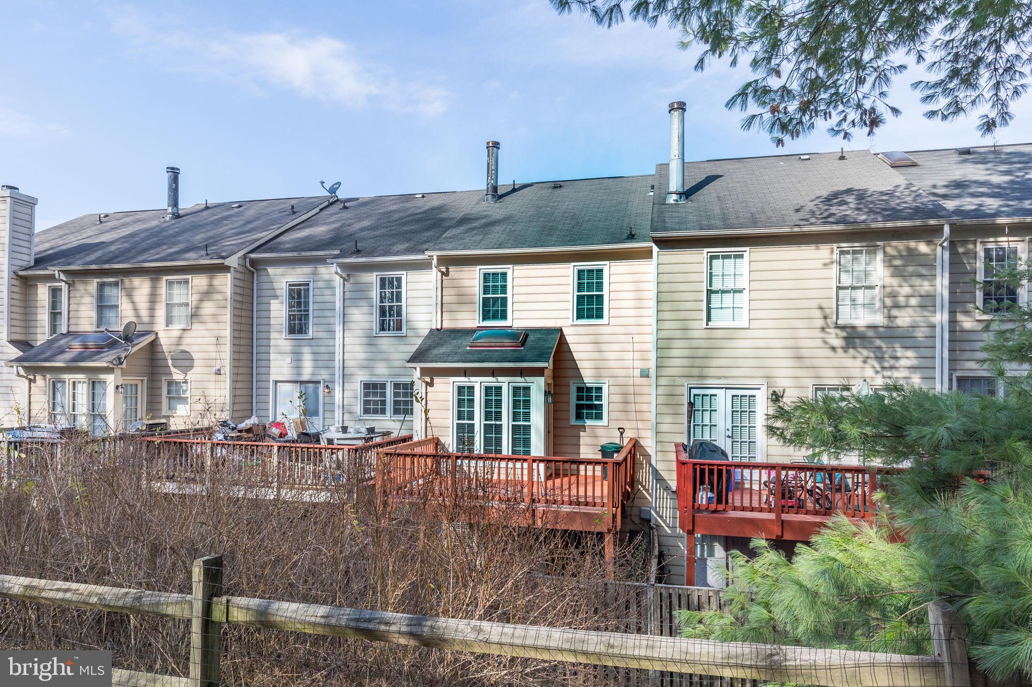 HOLLY POINTE - Residential Lease