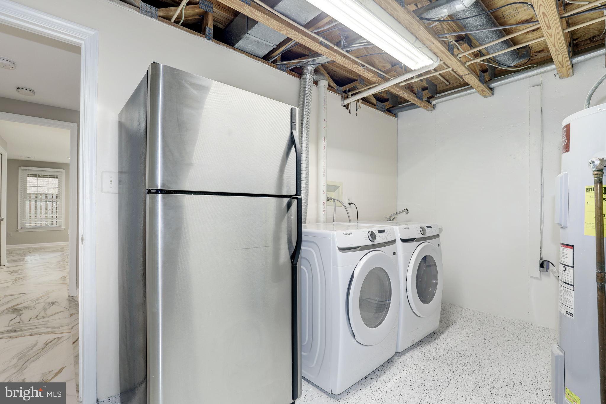 HOLLY POINTE - Residential Lease