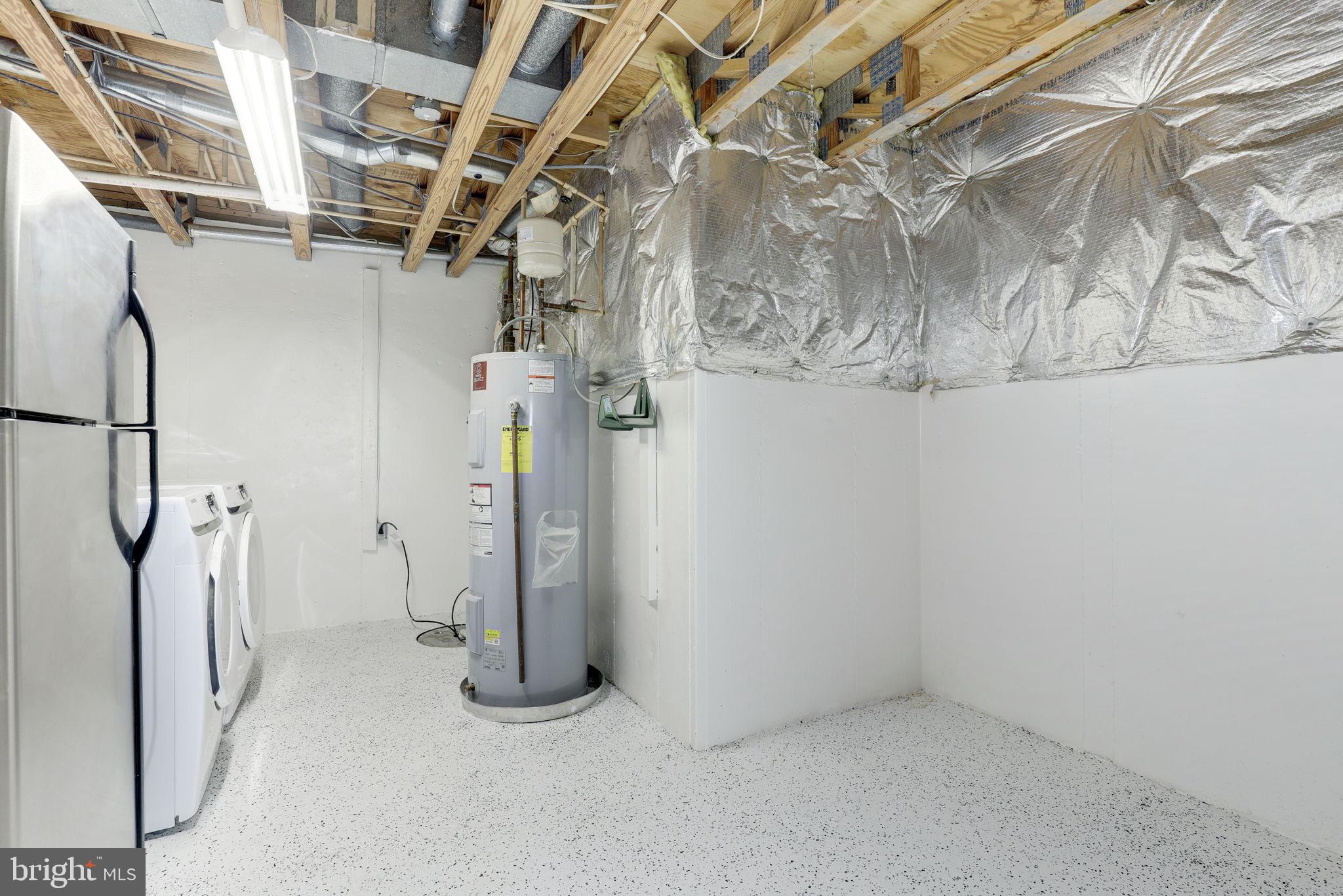 HOLLY POINTE - Residential Lease