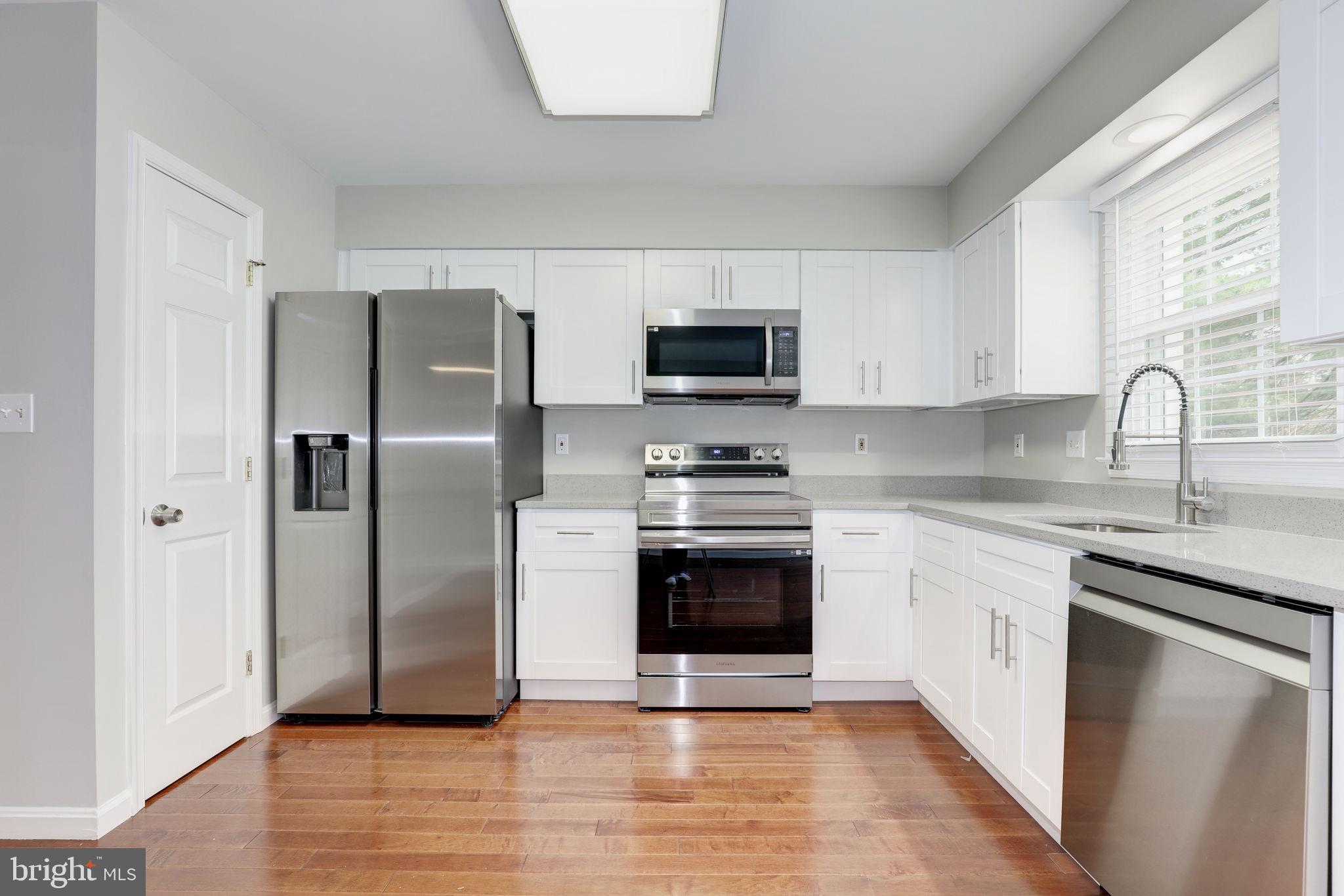 HOLLY POINTE - Residential Lease