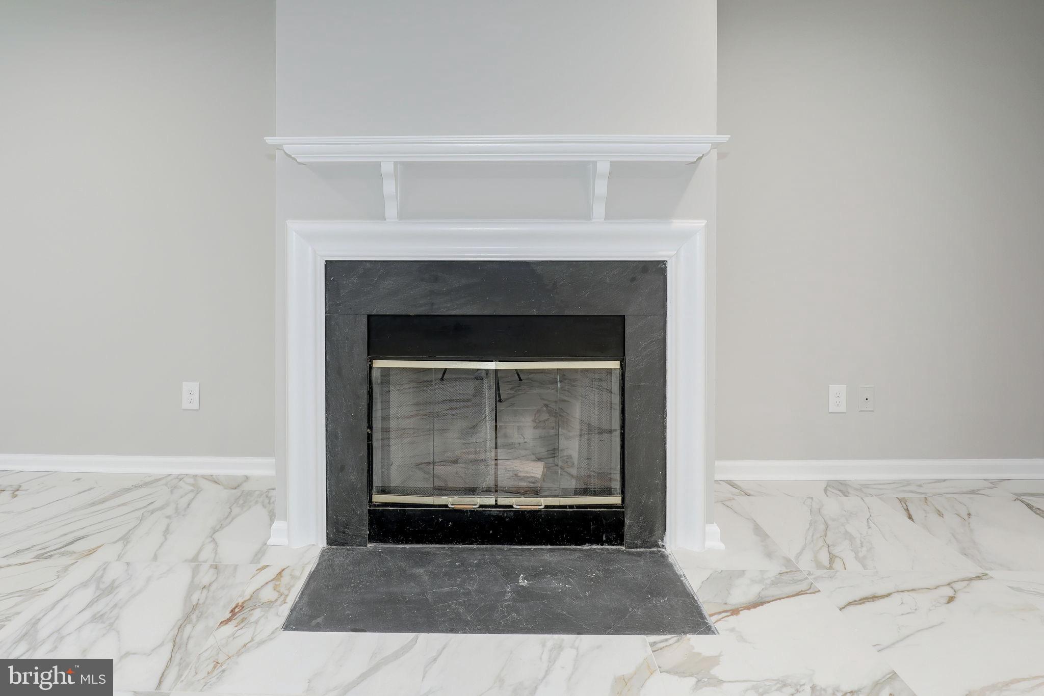 HOLLY POINTE - Residential Lease