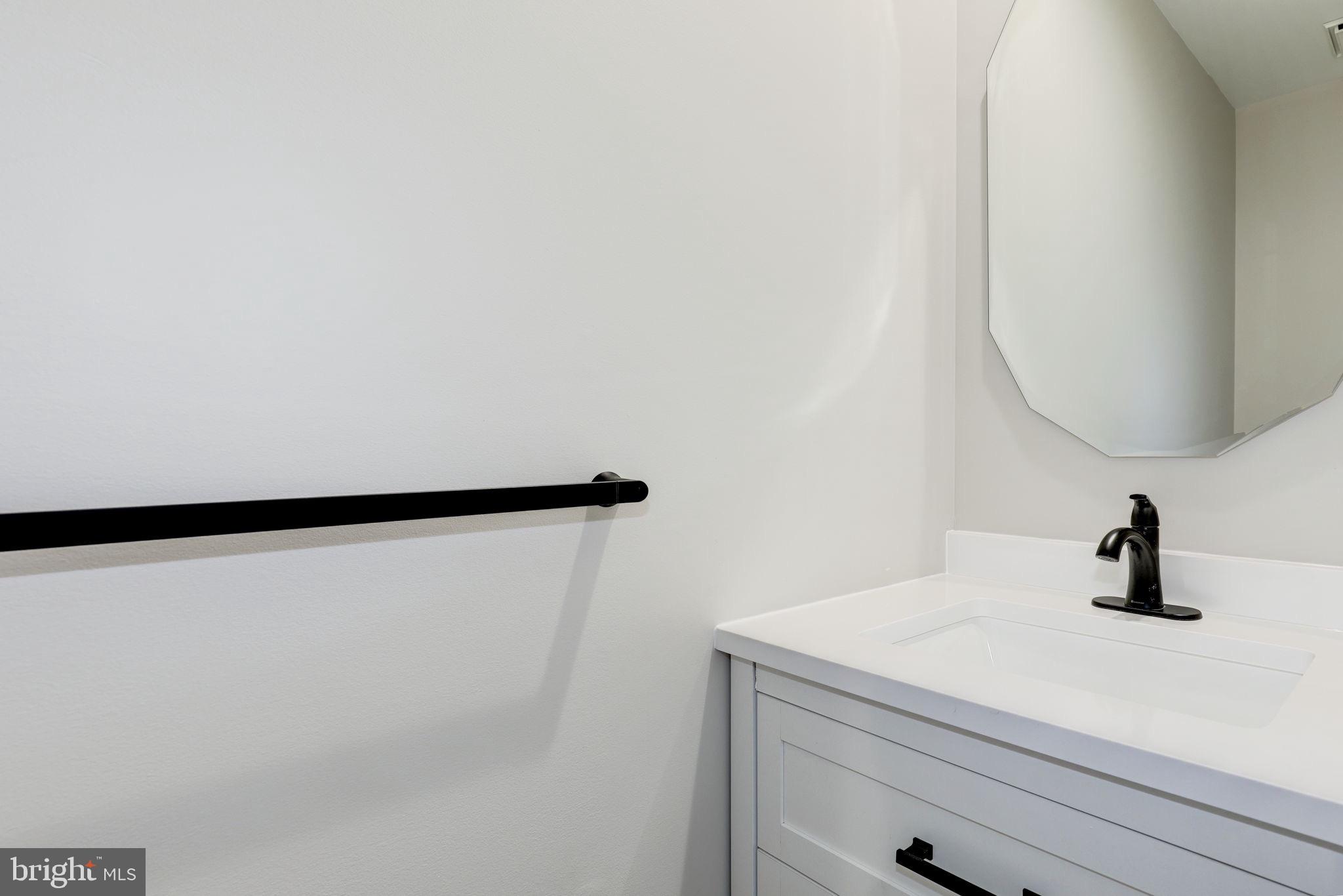 HOLLY POINTE - Residential Lease