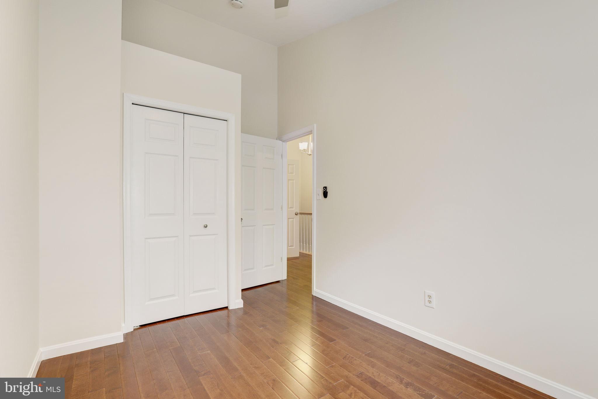 HOLLY POINTE - Residential Lease