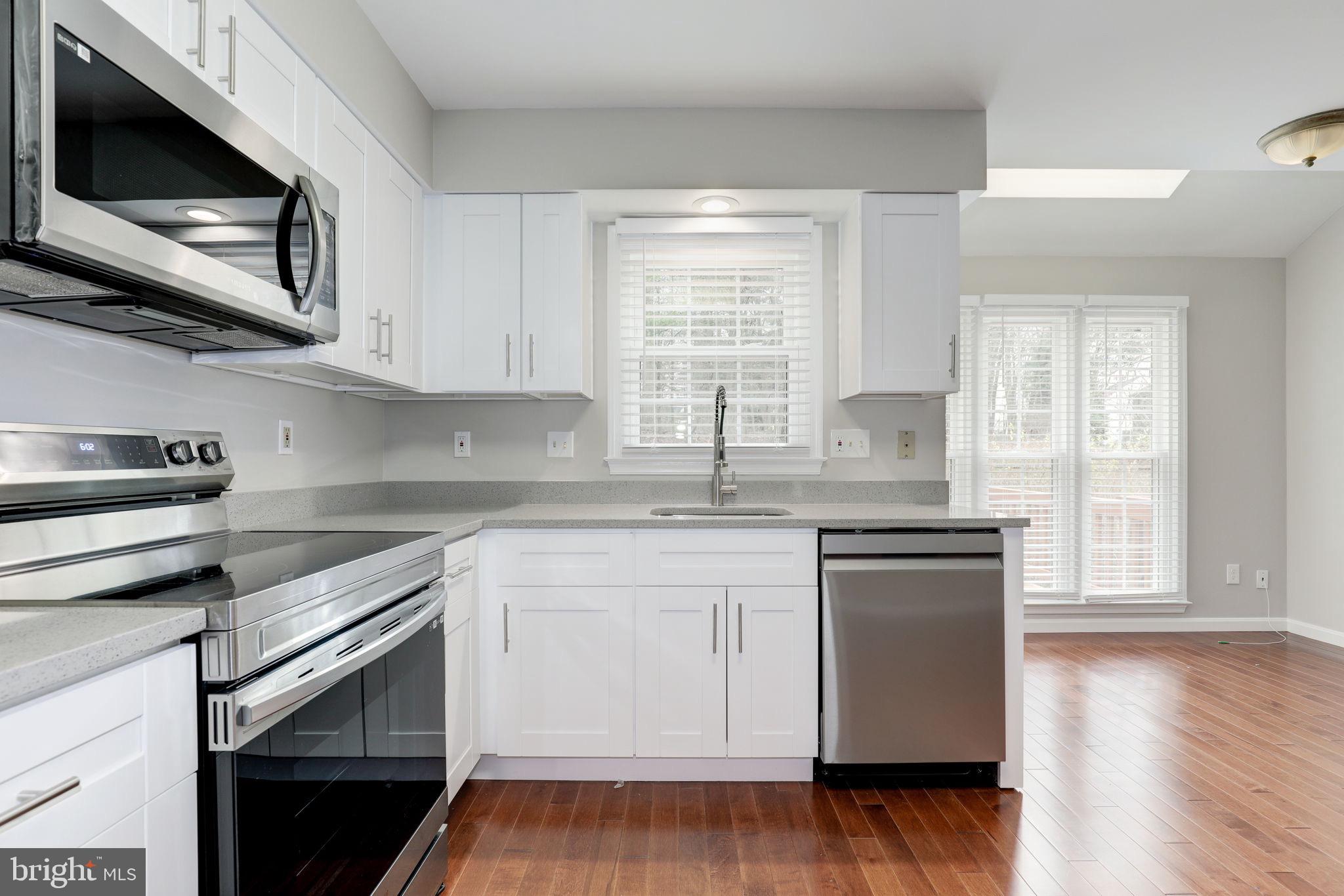 HOLLY POINTE - Residential Lease