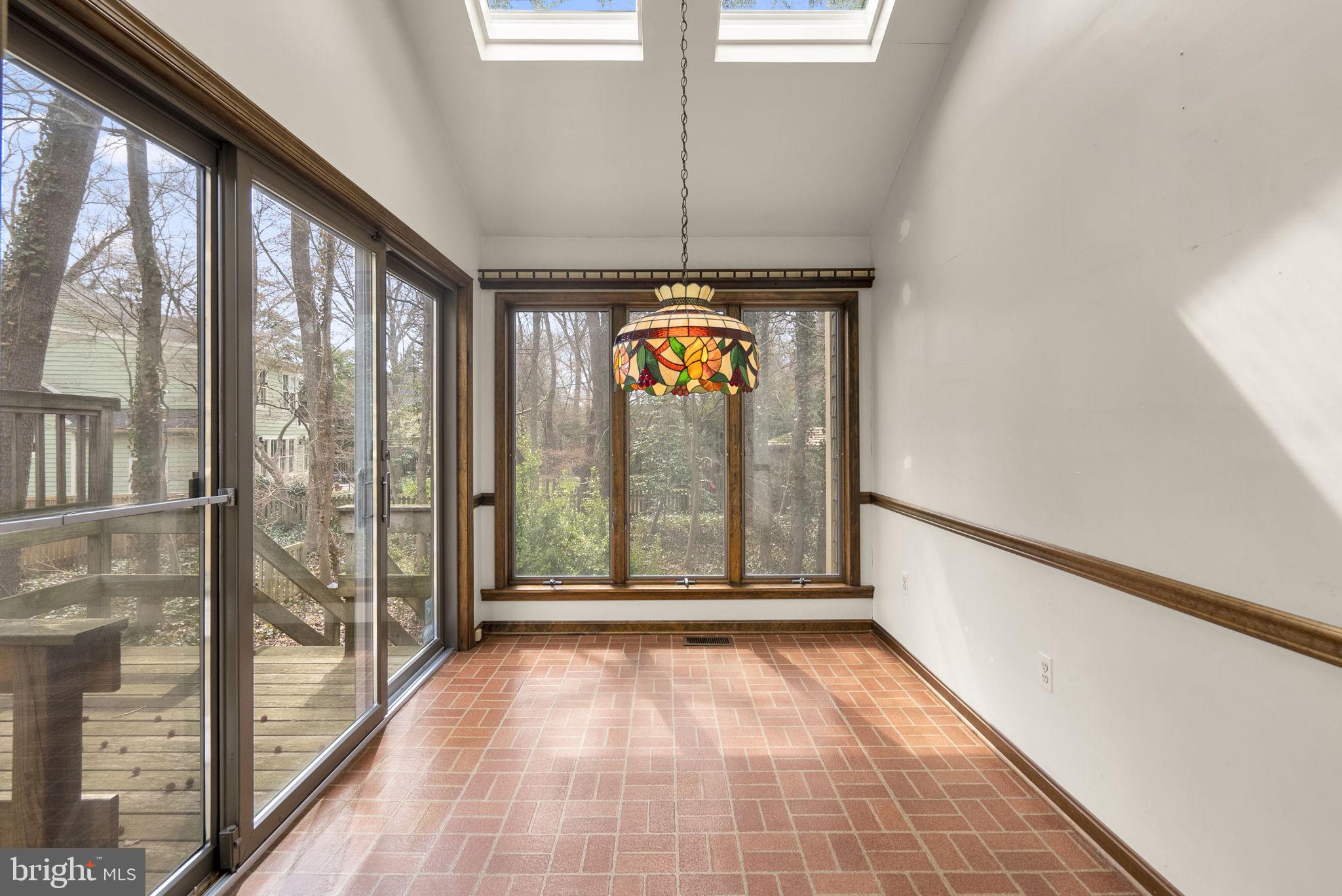 CAPE MCKINSEY - Residential