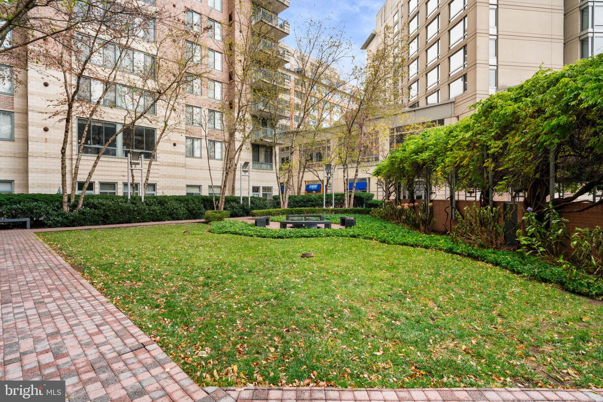 851 N GLEBE ROAD 1011