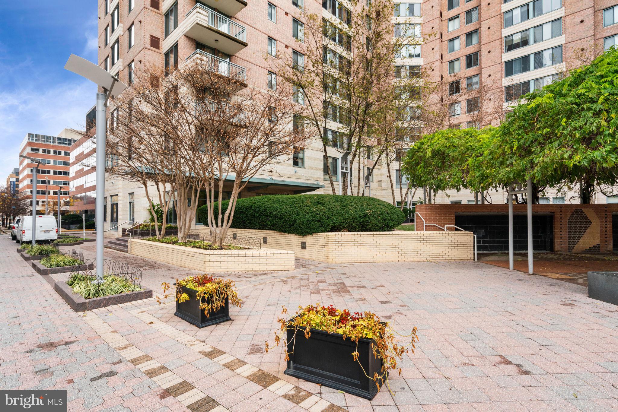 851 N GLEBE ROAD 1011