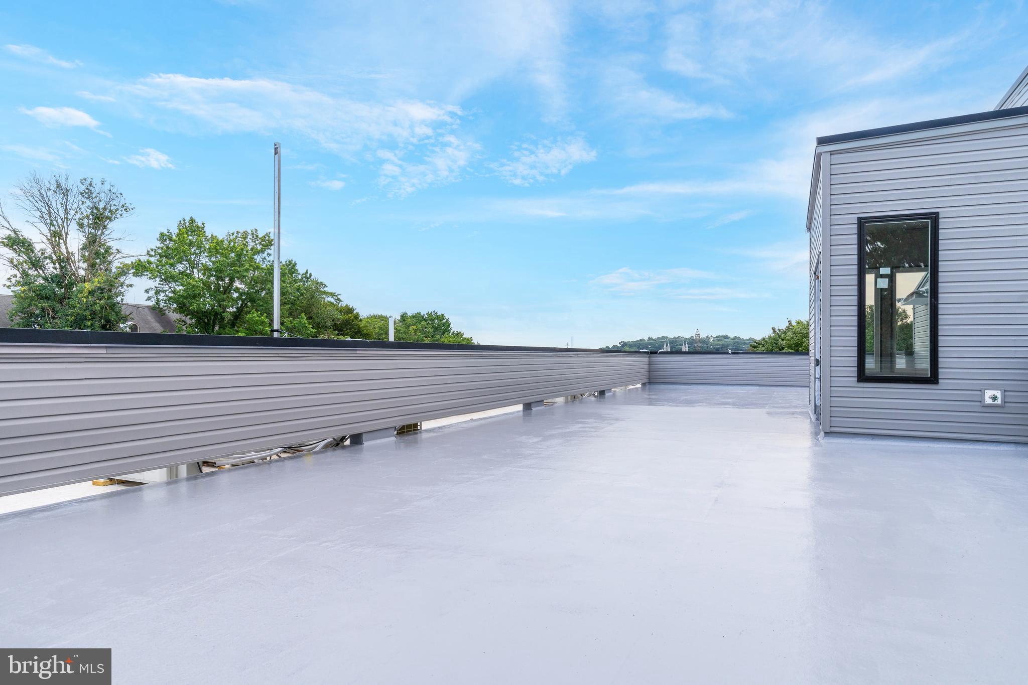 EAST FALLS - Commercial Sale