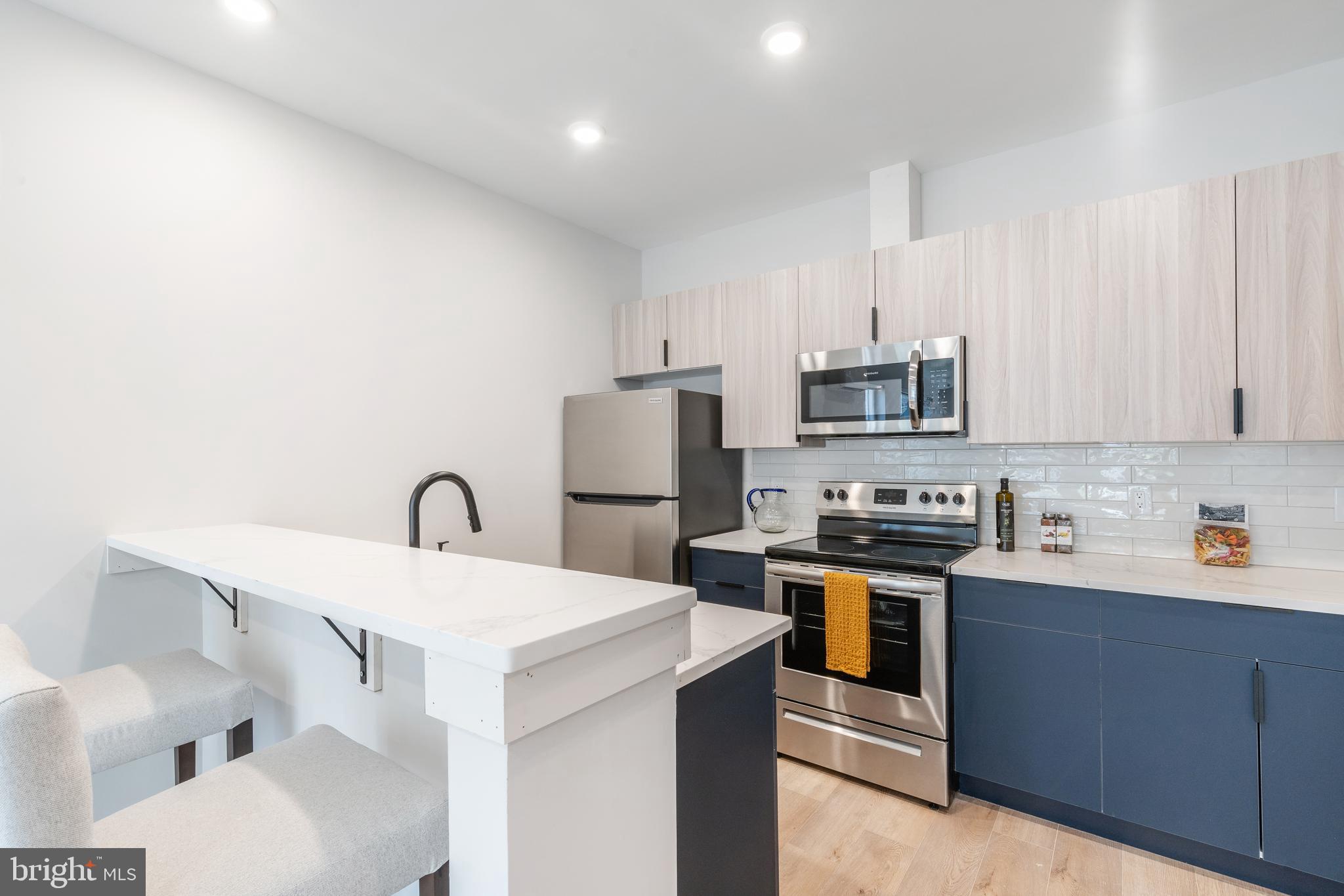 EAST FALLS - Commercial Sale