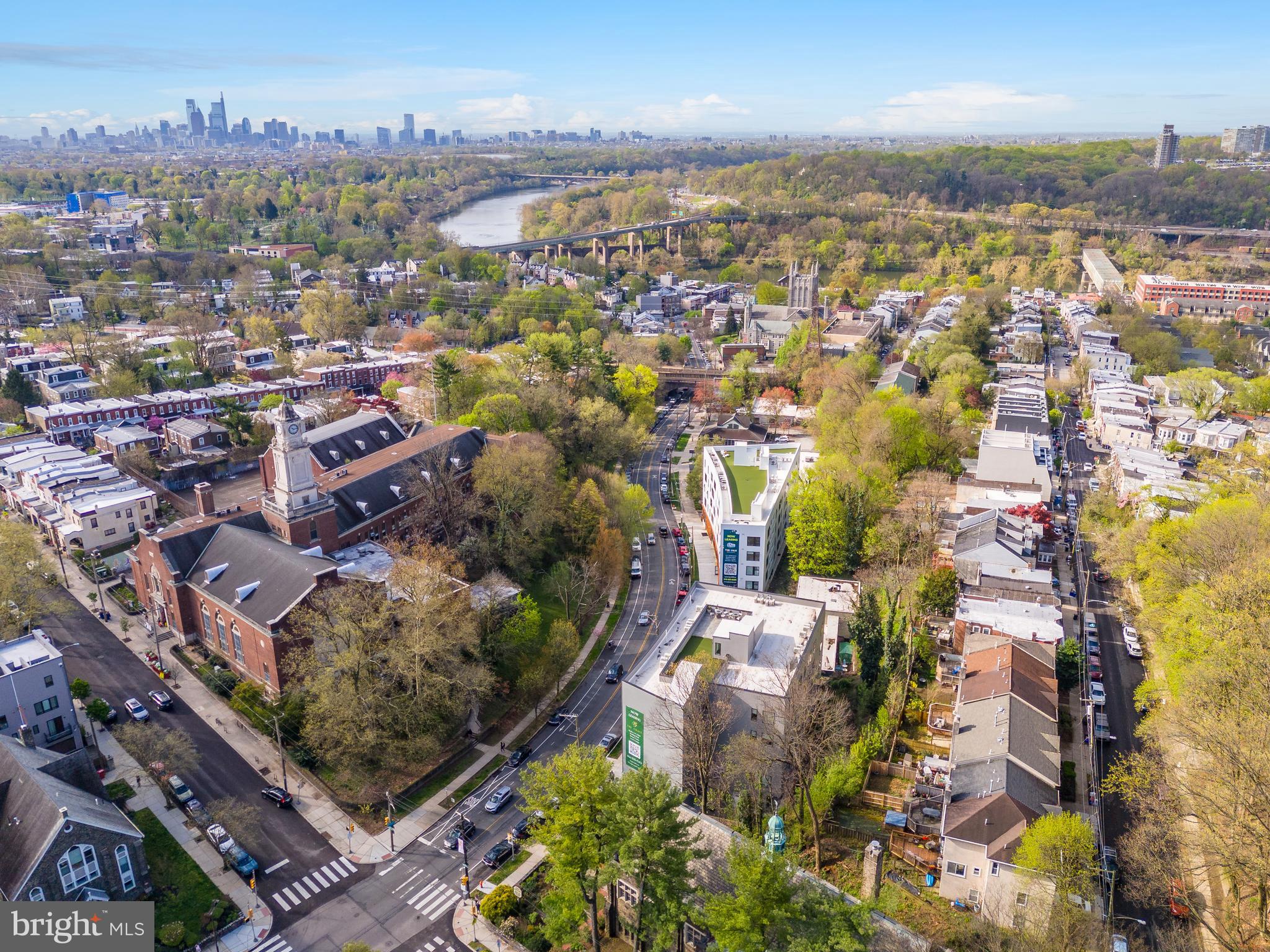 EAST FALLS - Commercial Sale