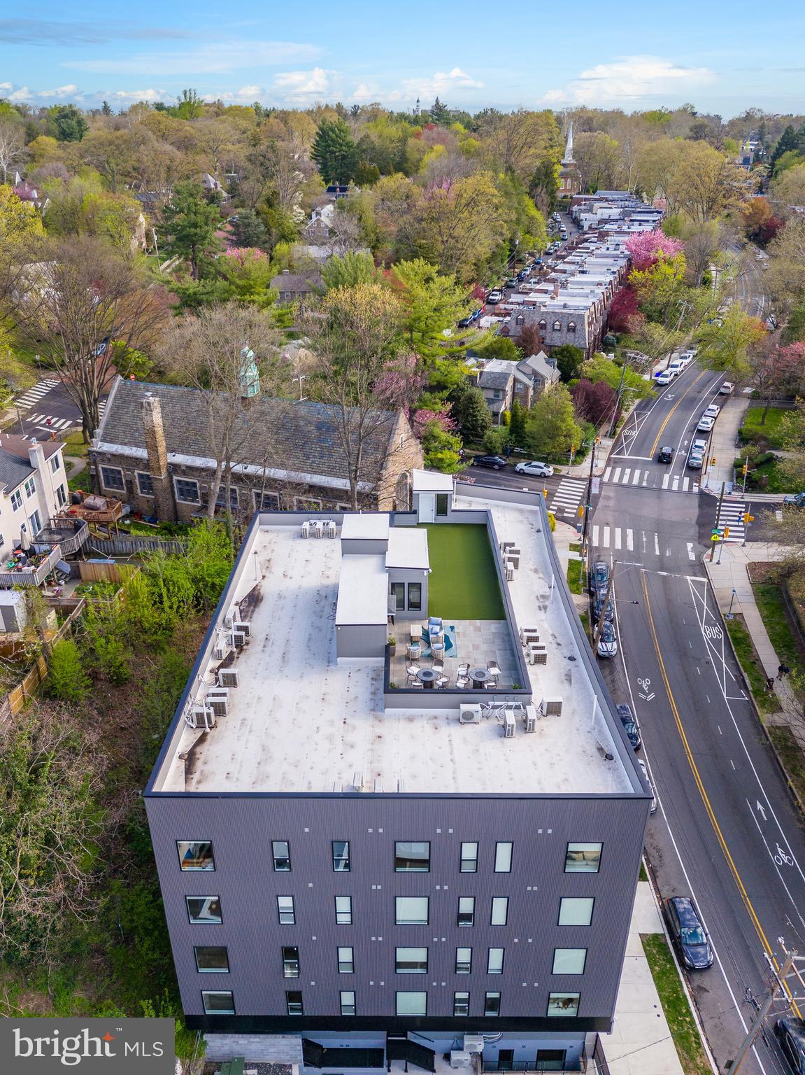 EAST FALLS - Commercial Sale