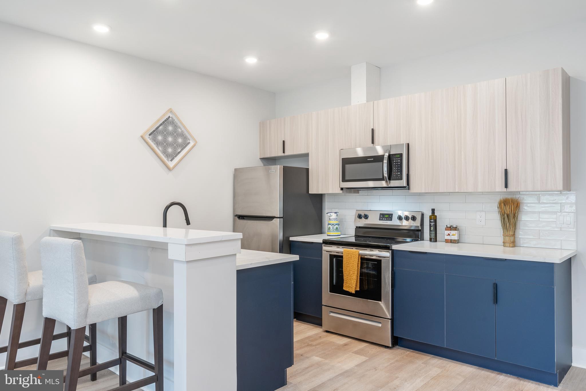 EAST FALLS - Commercial Sale