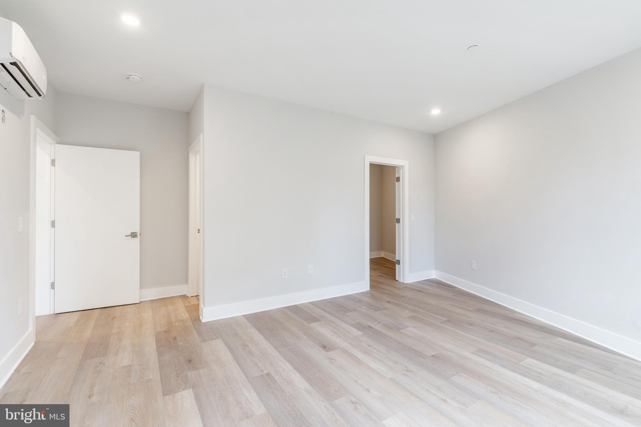 EAST FALLS - Commercial Sale