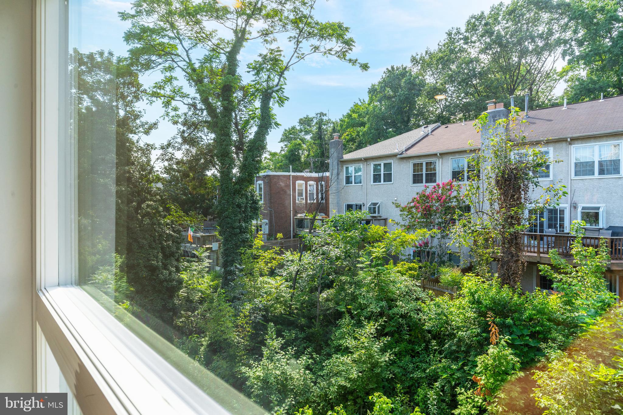 EAST FALLS - Commercial Sale