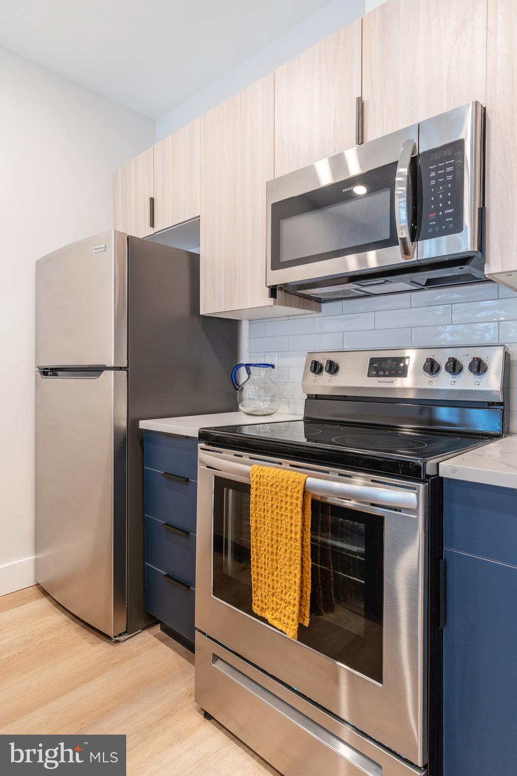 EAST FALLS - Commercial Sale