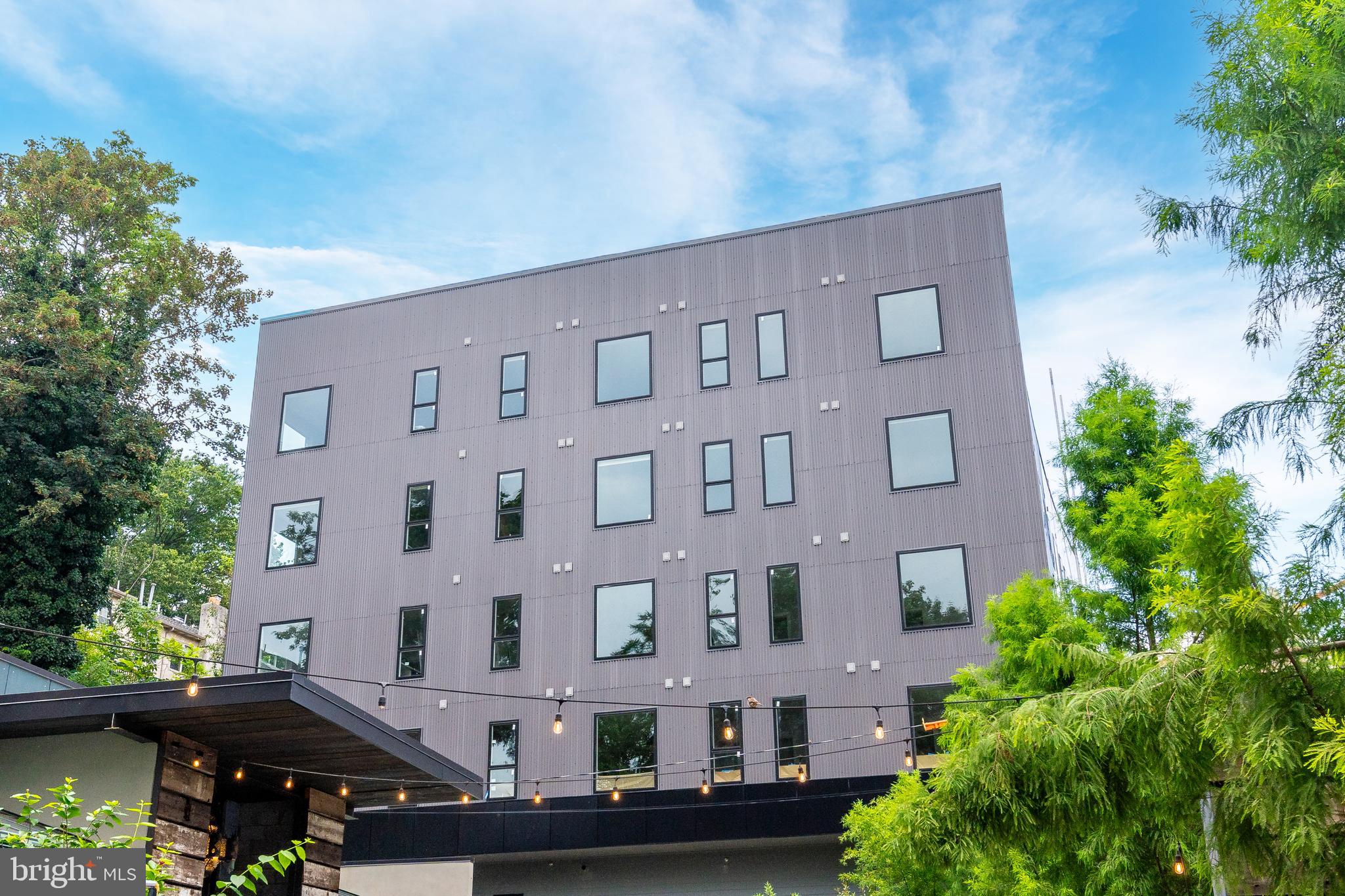 EAST FALLS - Commercial Sale