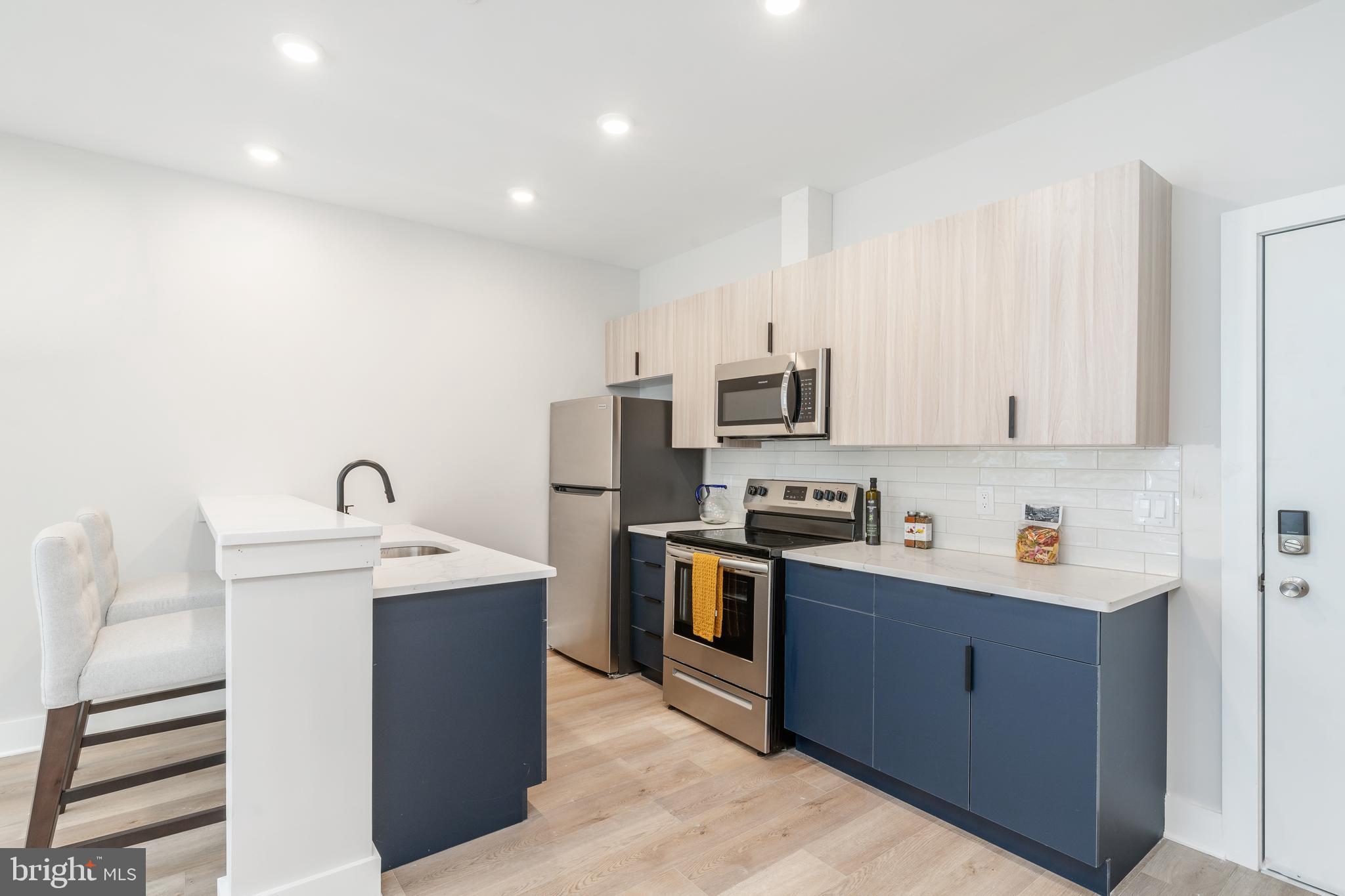 EAST FALLS - Commercial Sale