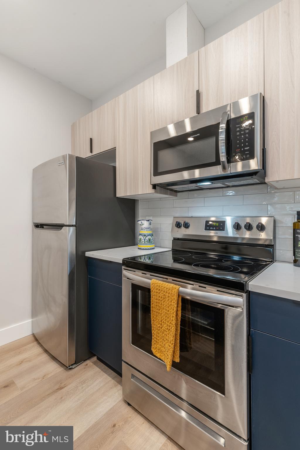 EAST FALLS - Commercial Sale