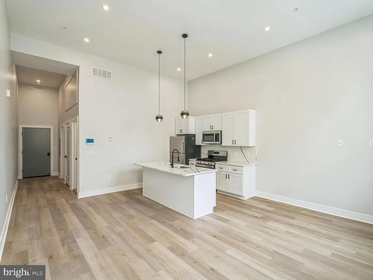 FAIRMOUNT - Residential Lease