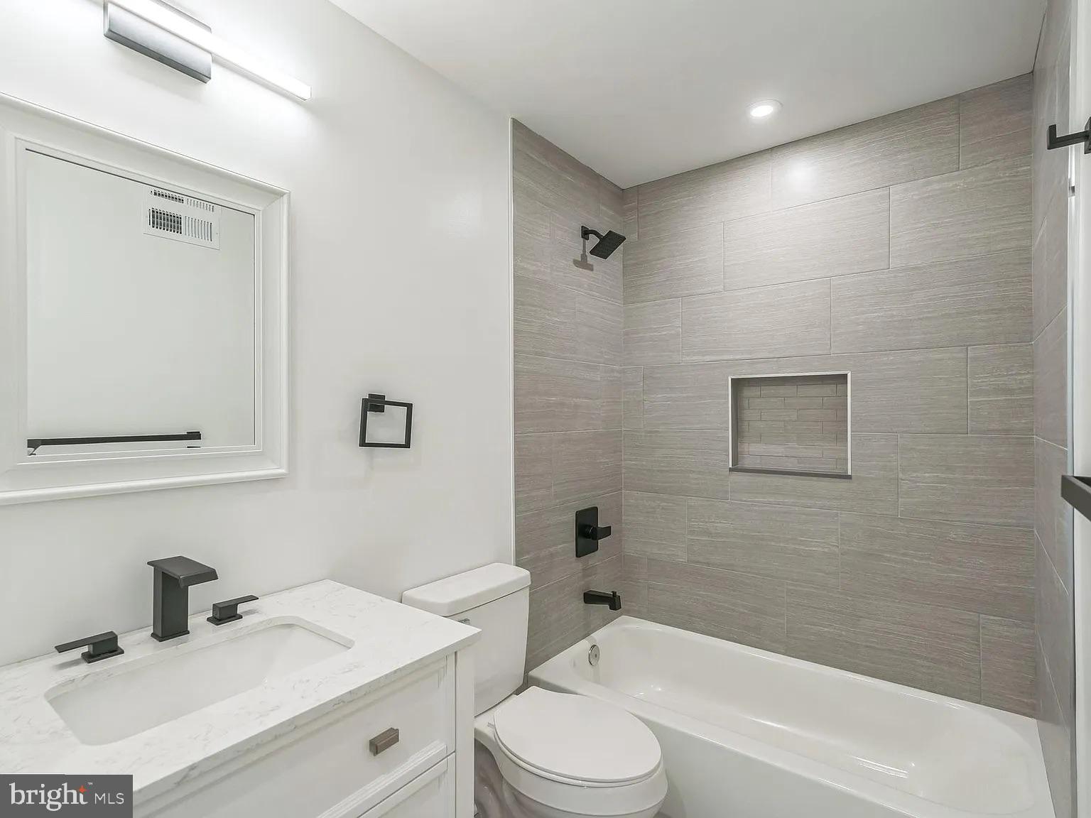 FAIRMOUNT - Residential Lease