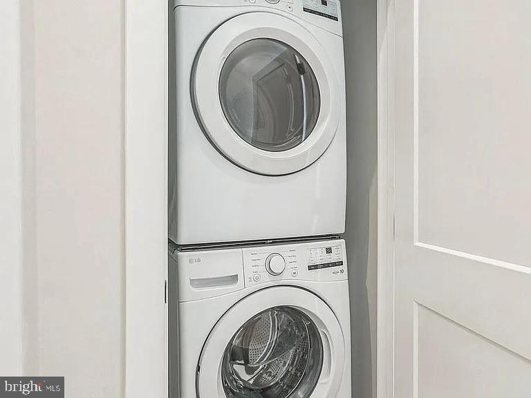 FAIRMOUNT - Residential Lease