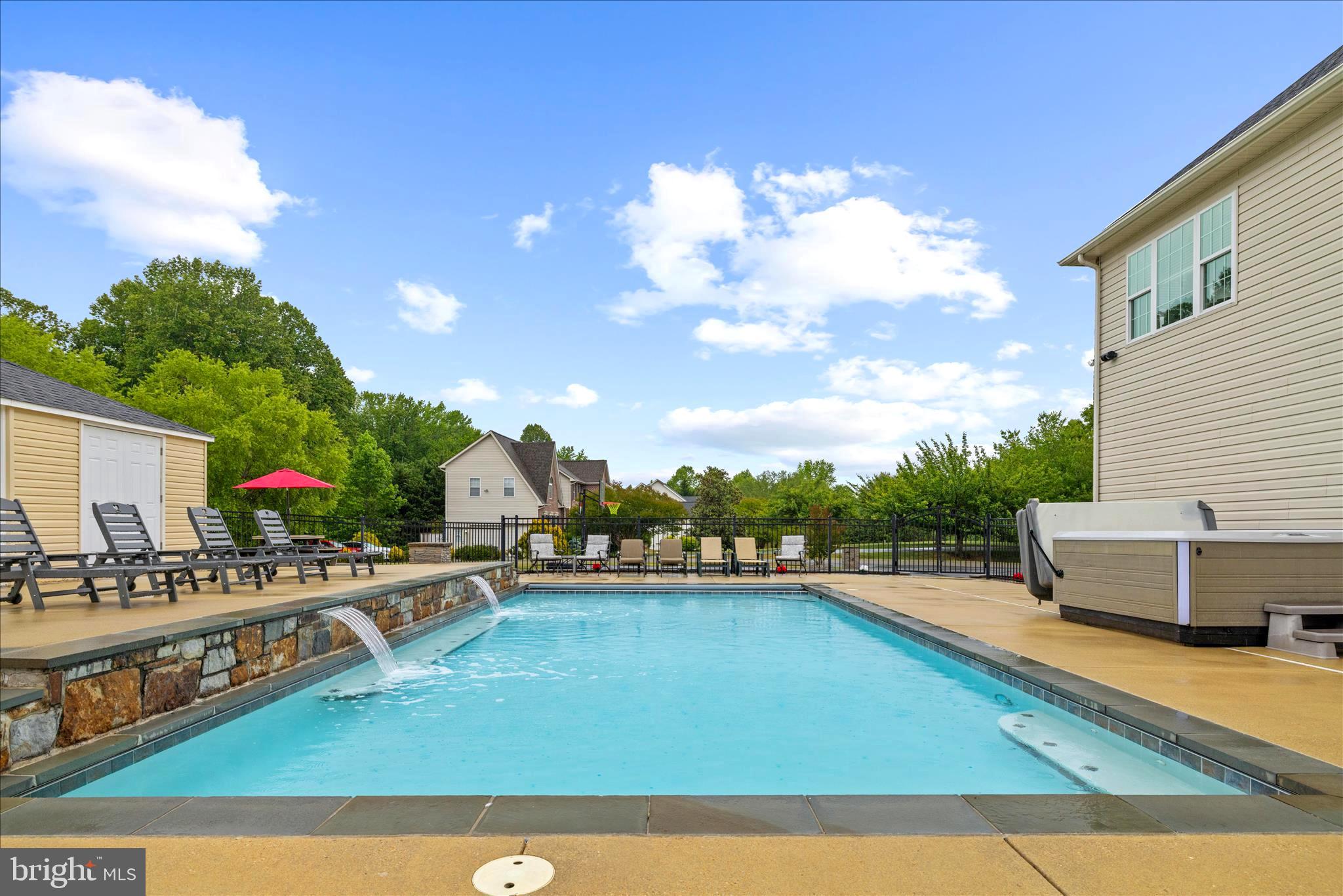 OAKWOOD MANOR - Residential