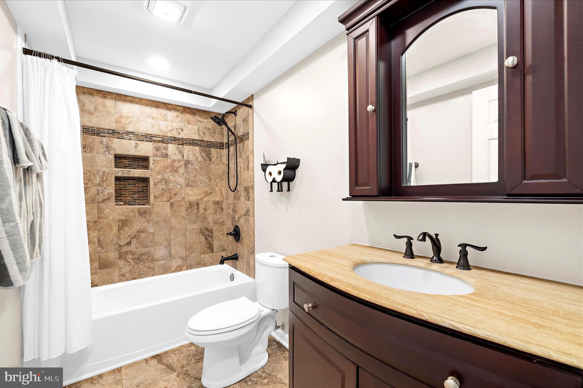 OAKWOOD MANOR - Residential