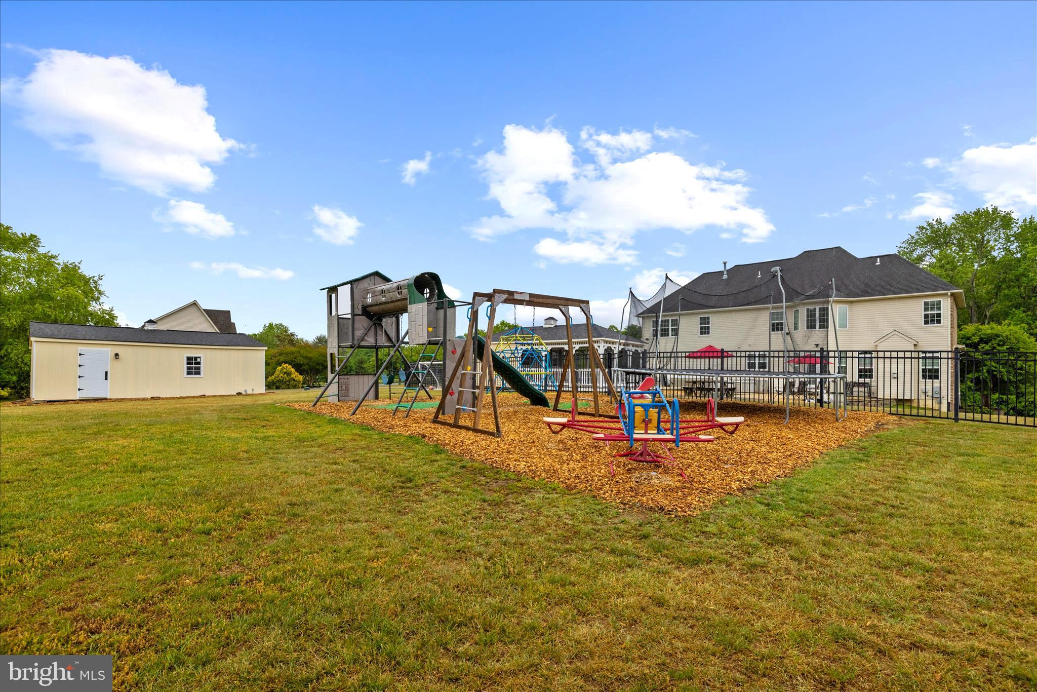 OAKWOOD MANOR - Residential