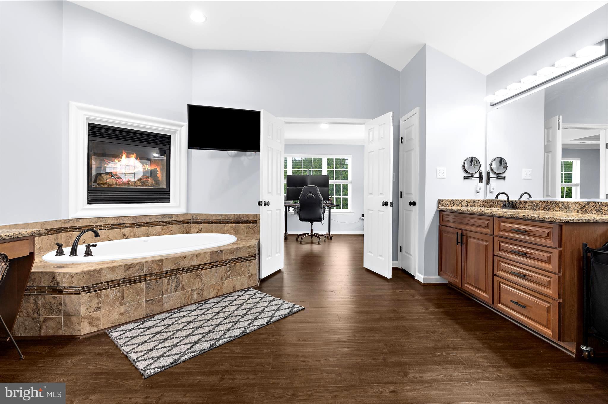 OAKWOOD MANOR - Residential