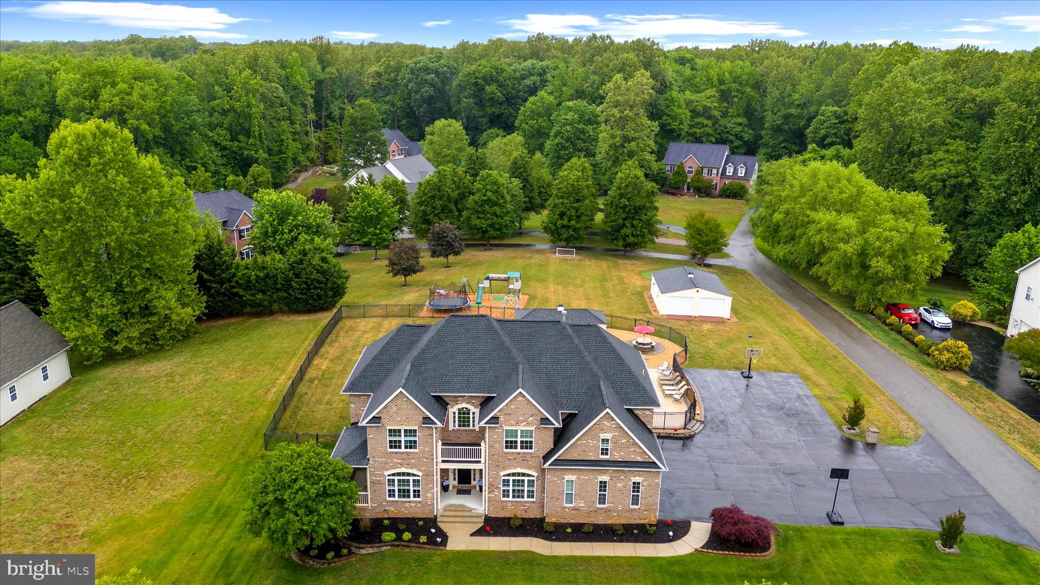 OAKWOOD MANOR - Residential