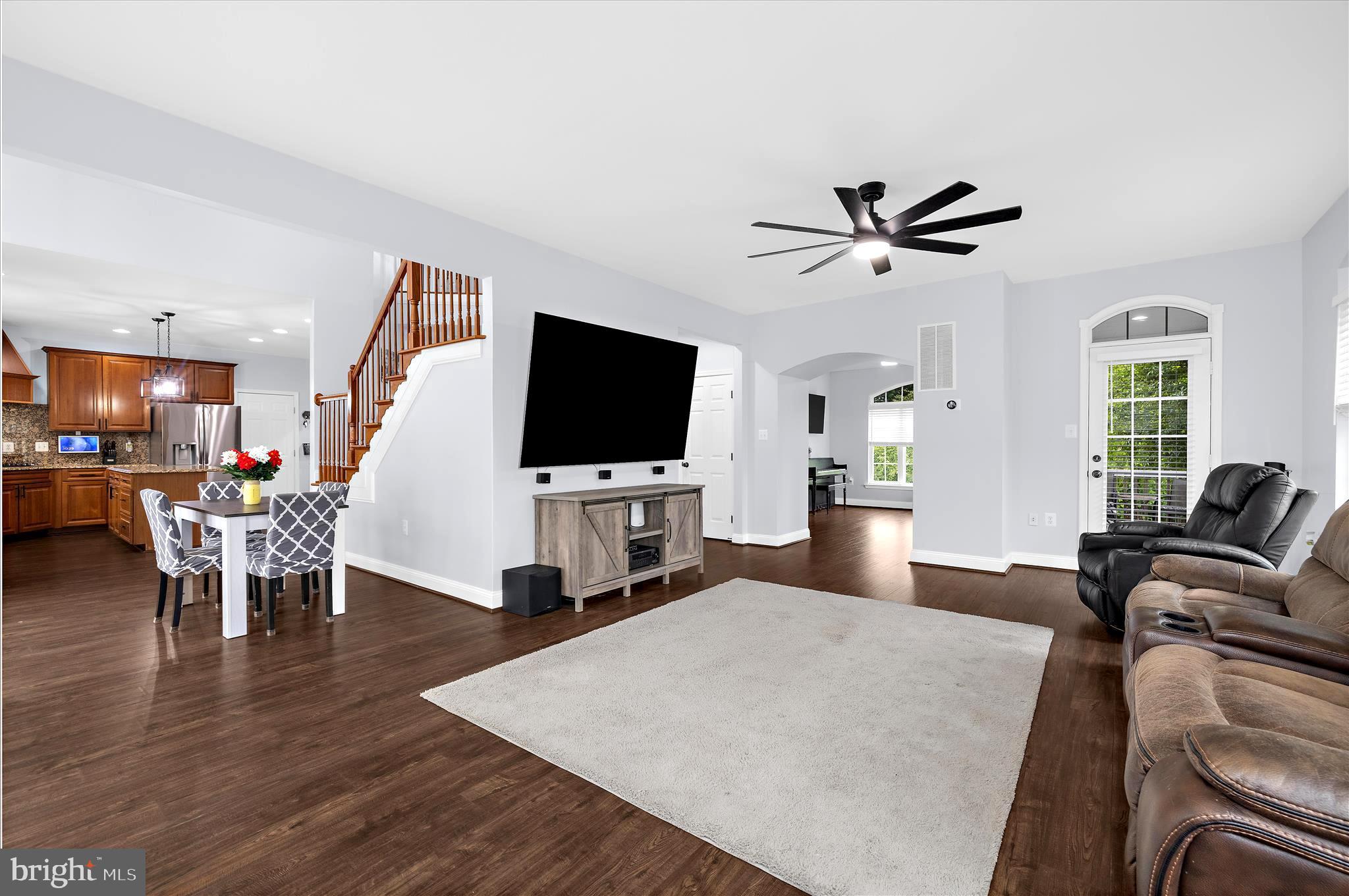 OAKWOOD MANOR - Residential