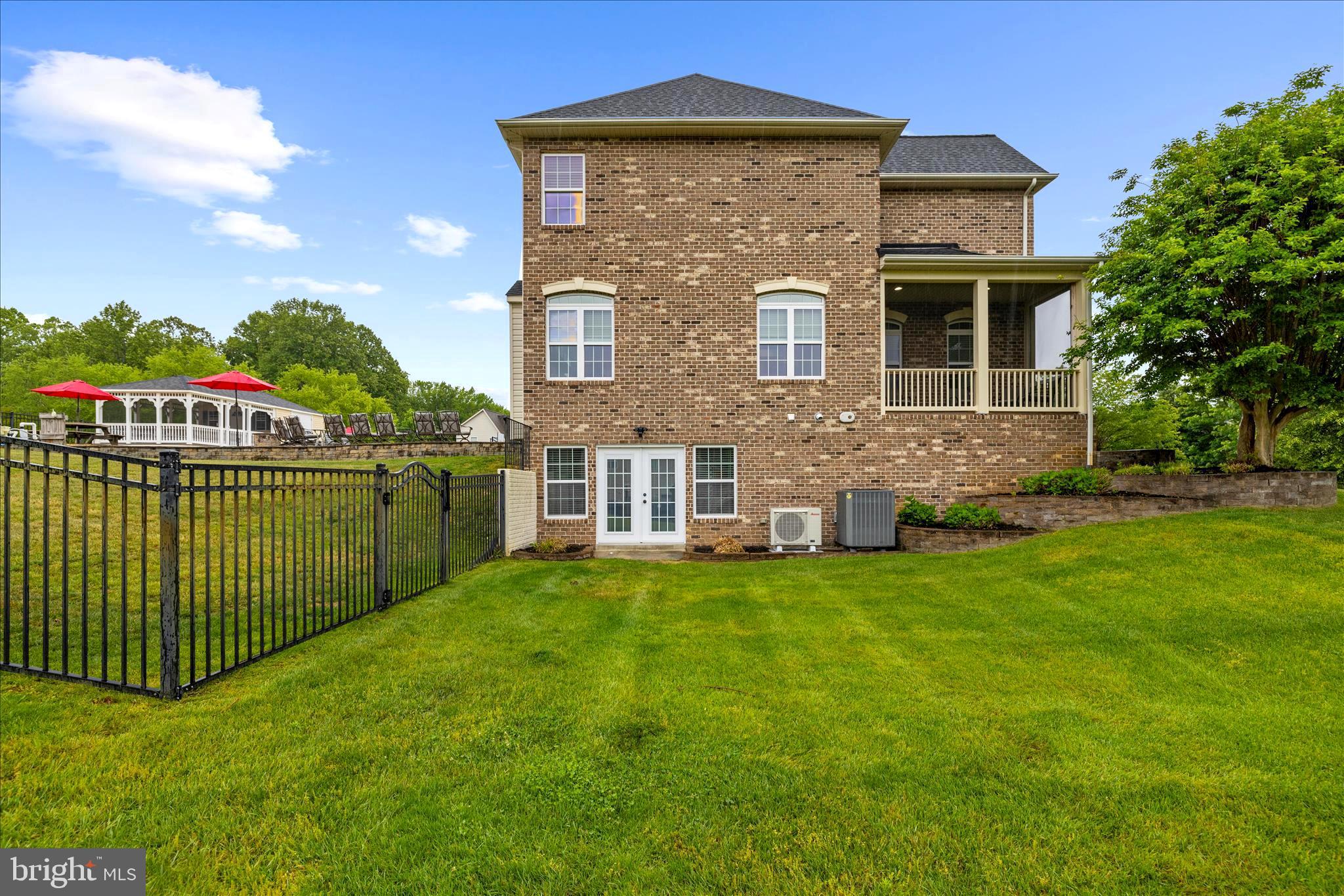 OAKWOOD MANOR - Residential