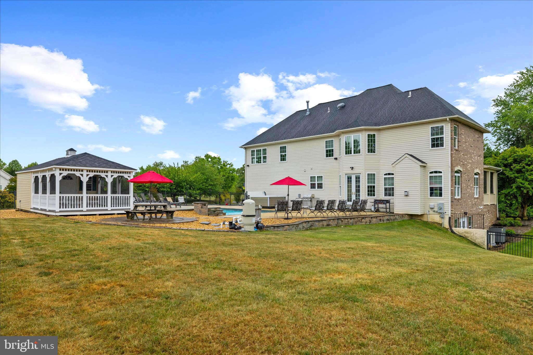 OAKWOOD MANOR - Residential