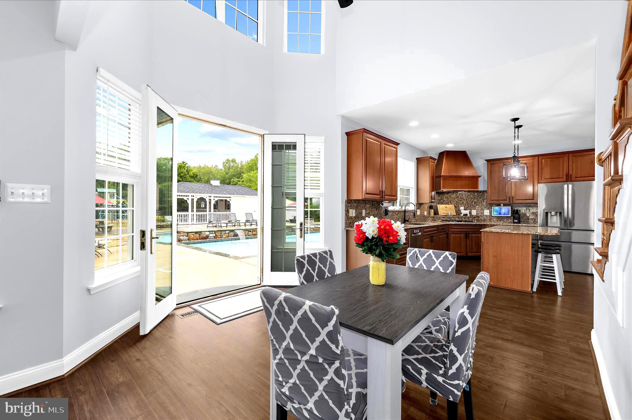 OAKWOOD MANOR - Residential